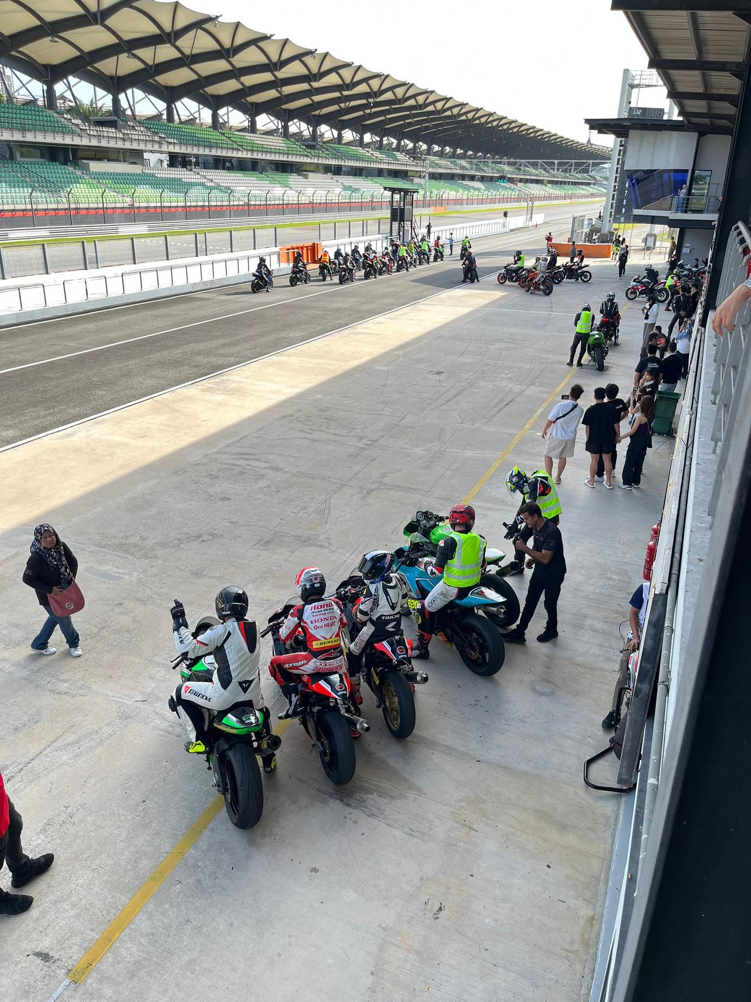 The School of Knee Down - Malaysia