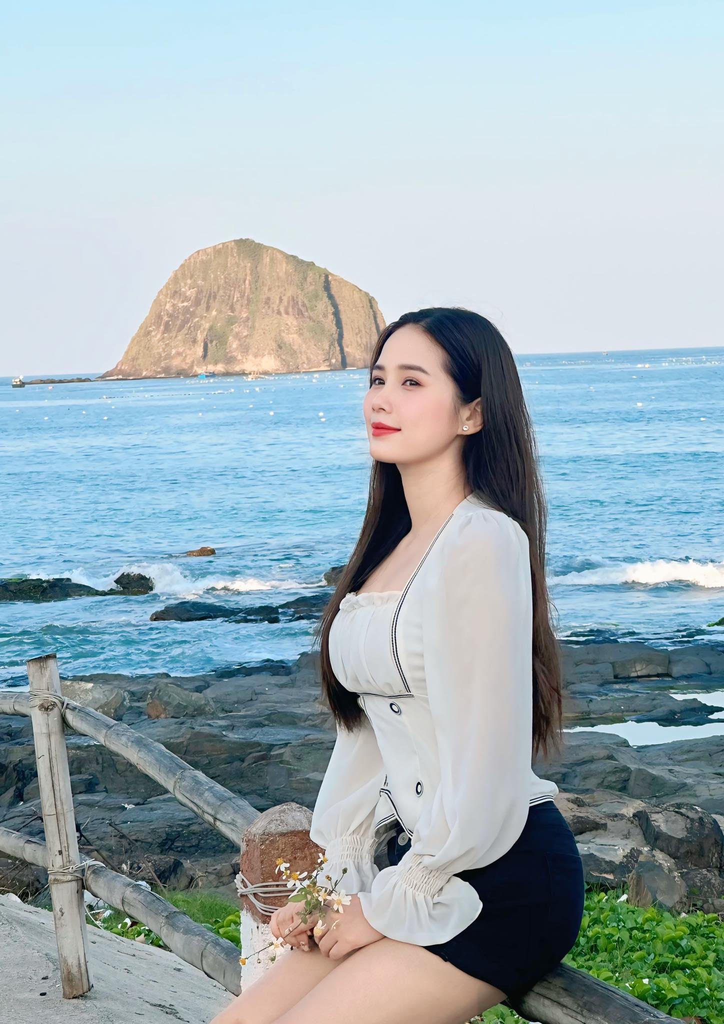 Thương - Em và biển 🥰 ( biển hôm nay đẹp quá nè 😍) | Facebook