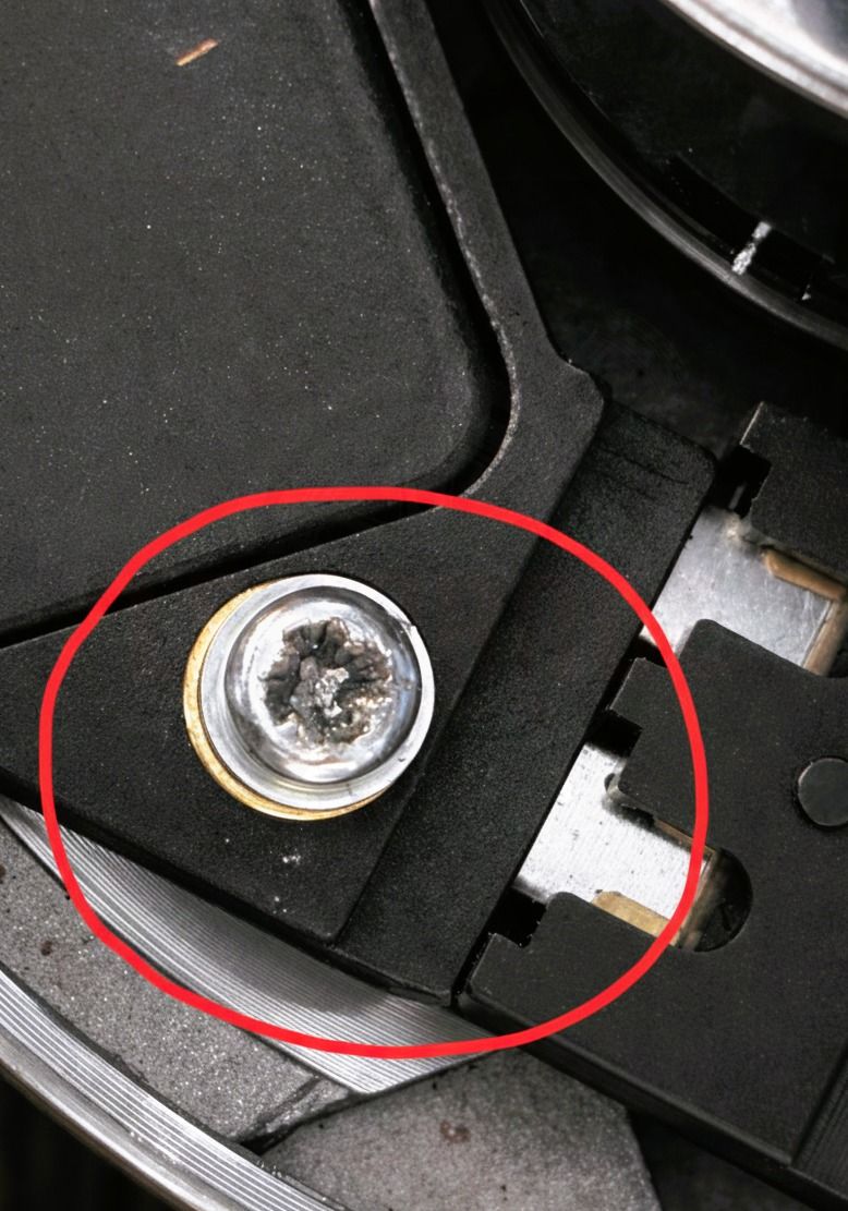 Le - Une des vis de mon module d’allumage est complètement foirée et j ...