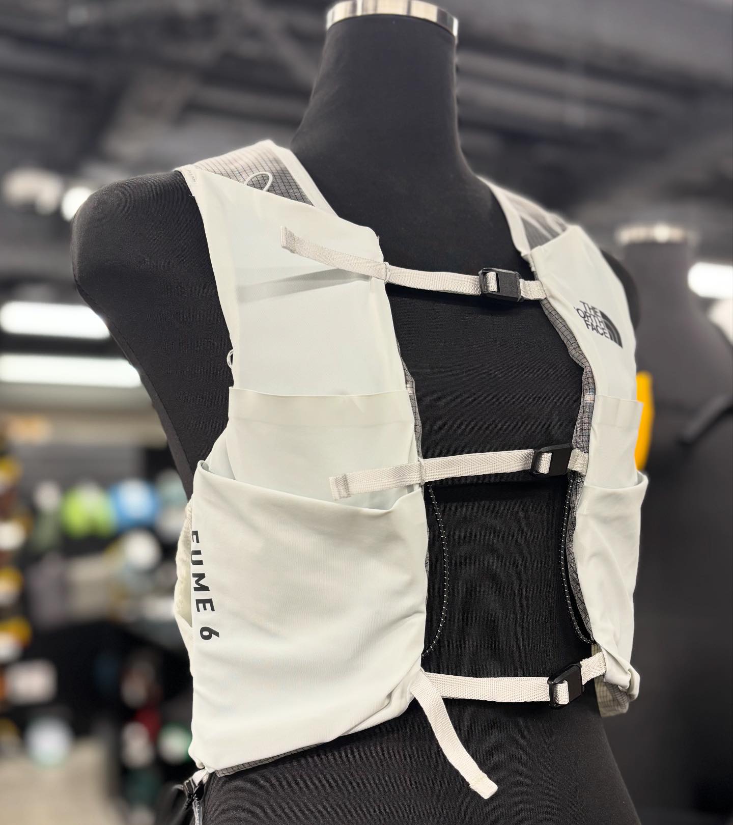 ザノースフェイス ヒューム fume 6 L 未使用 ランニング ベスト 再入荷 