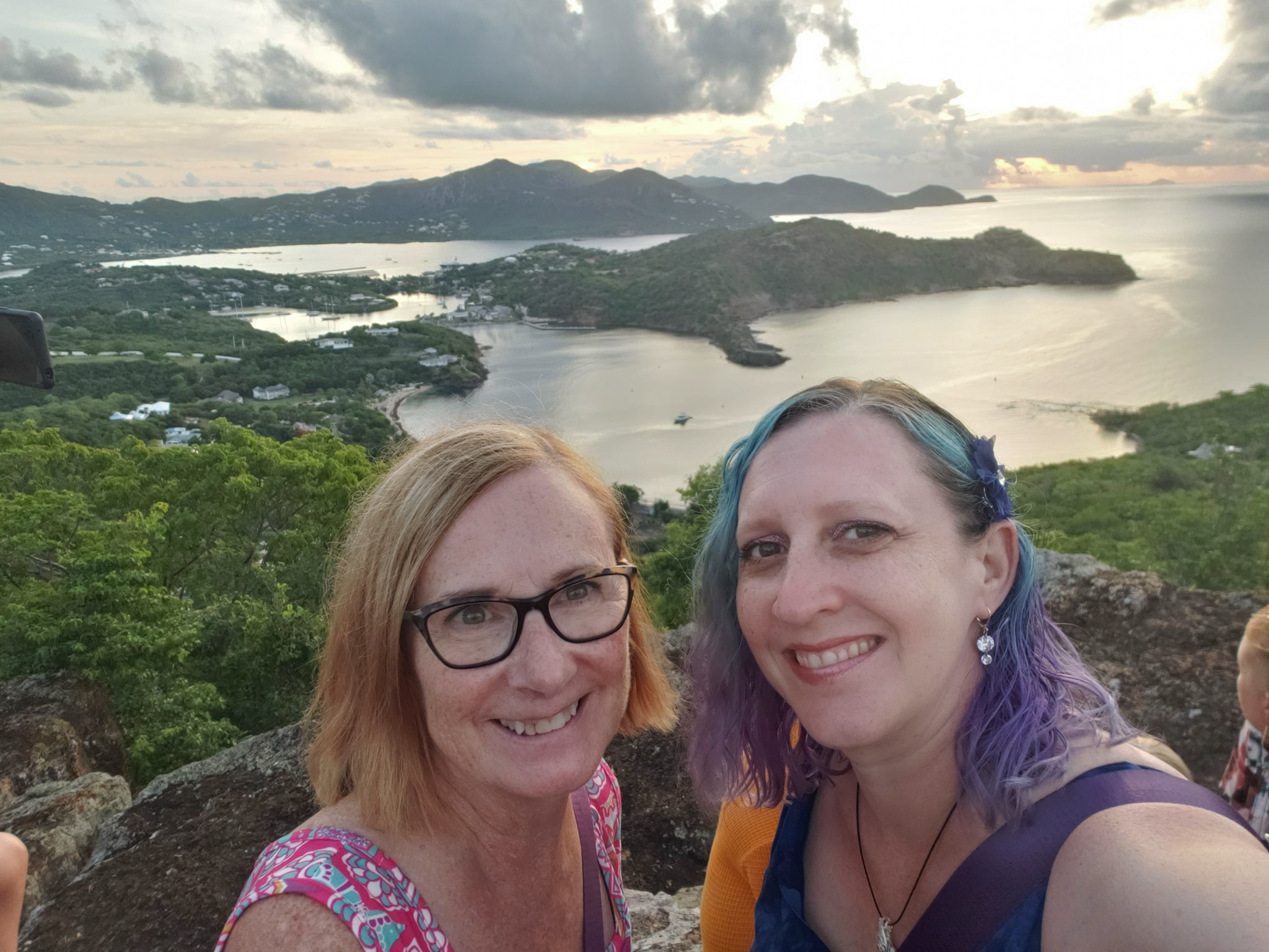 Bust'DD - Celebrating Women Who Lift Us Up – Happy... | Facebook