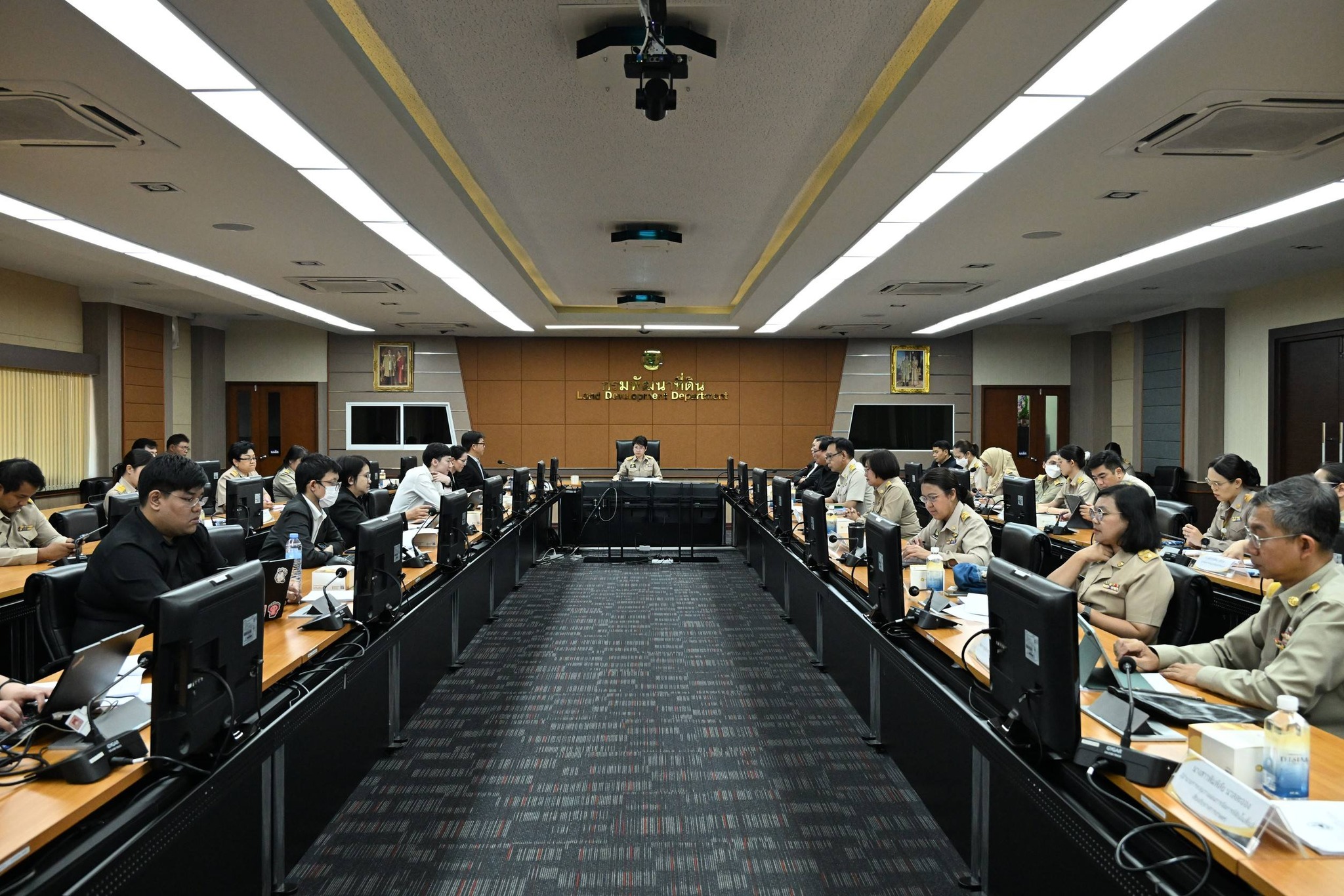 กรมพัฒนาที่ดิน - มอบ พด.13 ไมคอร์ไรซาสำหรับข้าวโพด แก่หมอดินอาสาผู้รับ ...