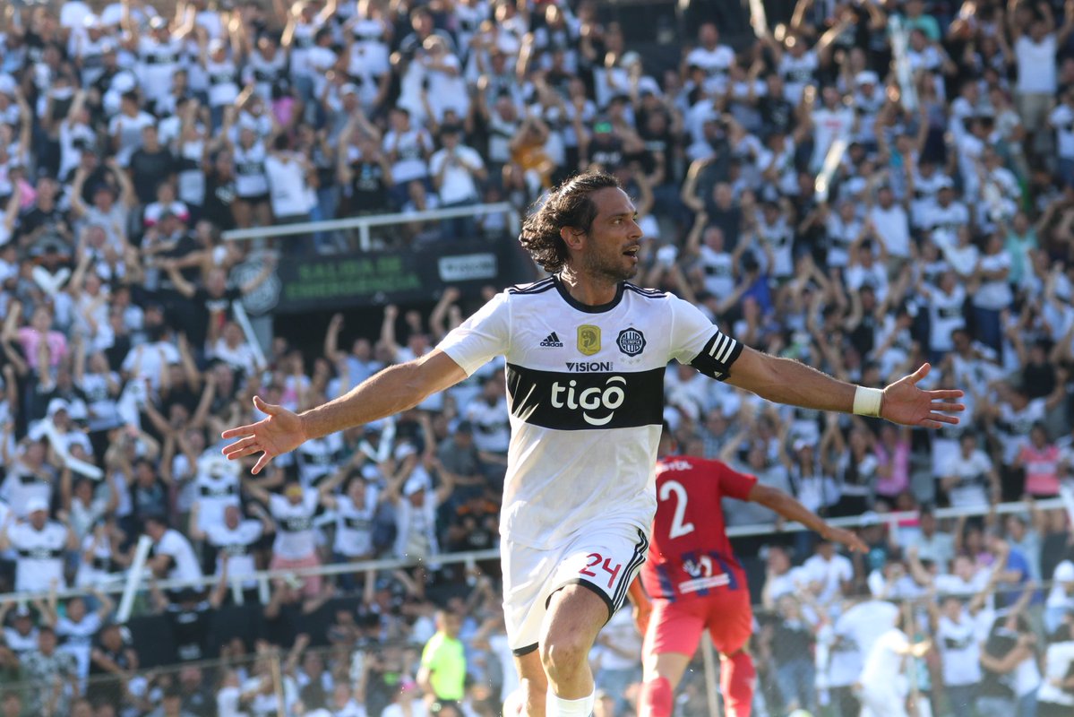 Kodro Magazine - Roque Santa Cruz es el máximo goleador...