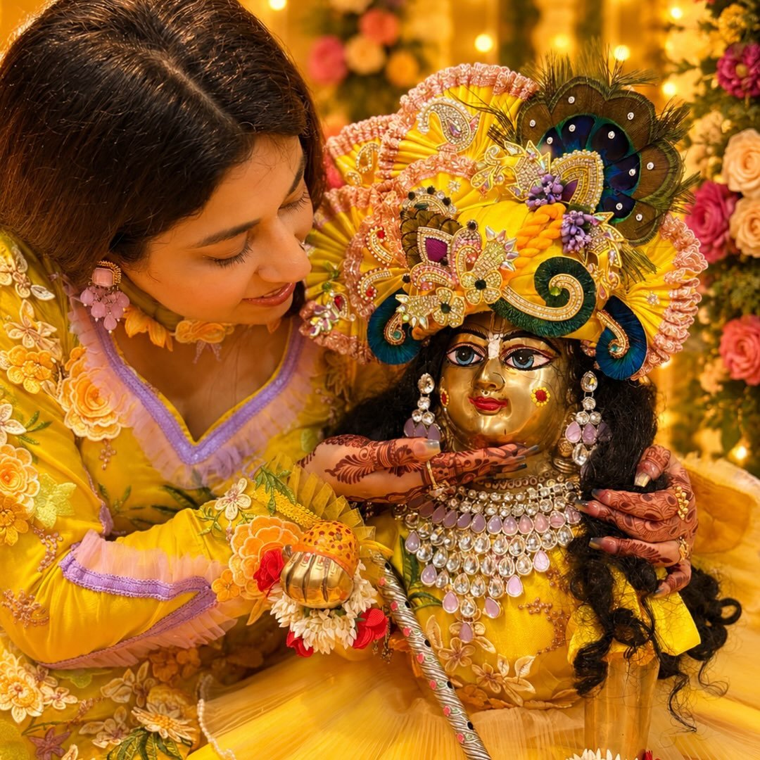Saamne baithe raho tum😍 #vrindavan #kanha #bankebihari #trendingreels ...