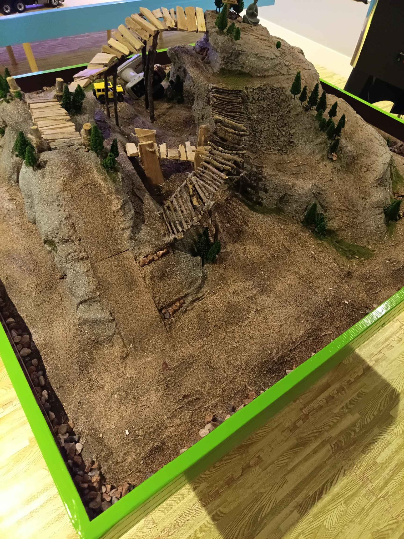 Mini crawler table 4x4' - Cars & Trucks - Calgary, Alberta | Facebook ...