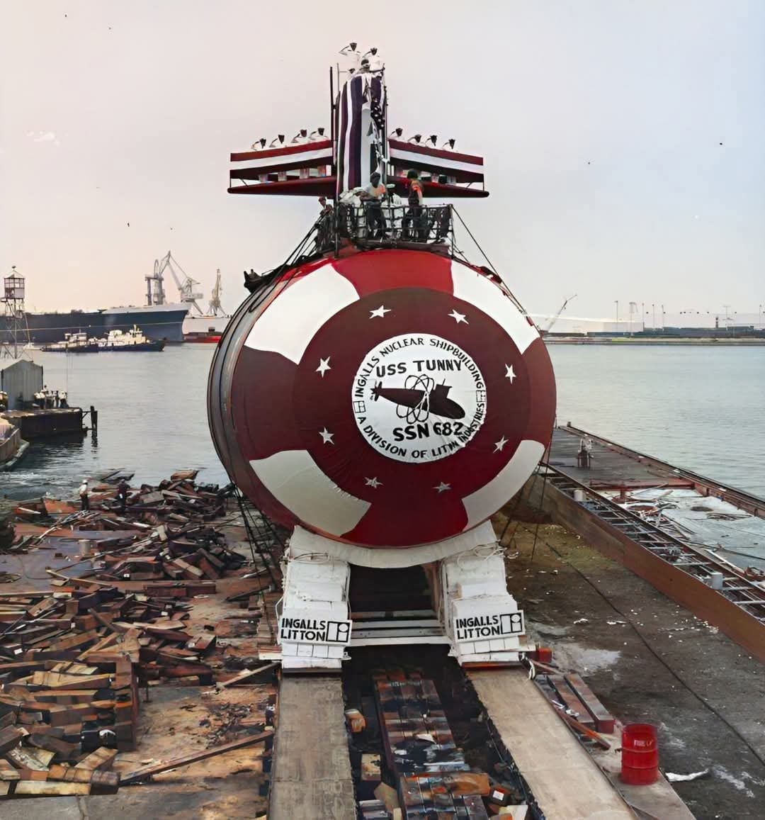 ジッポーSSN-682Tunny Launch of SSN-682 Tunny Submarine at Ingalls Shipbuilding in