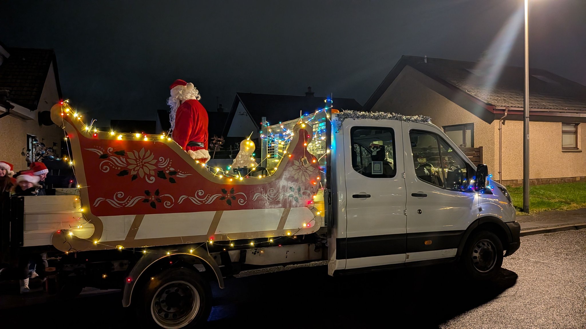 Cairneyhill - Santa has had some mice pies and ready to set off again ...