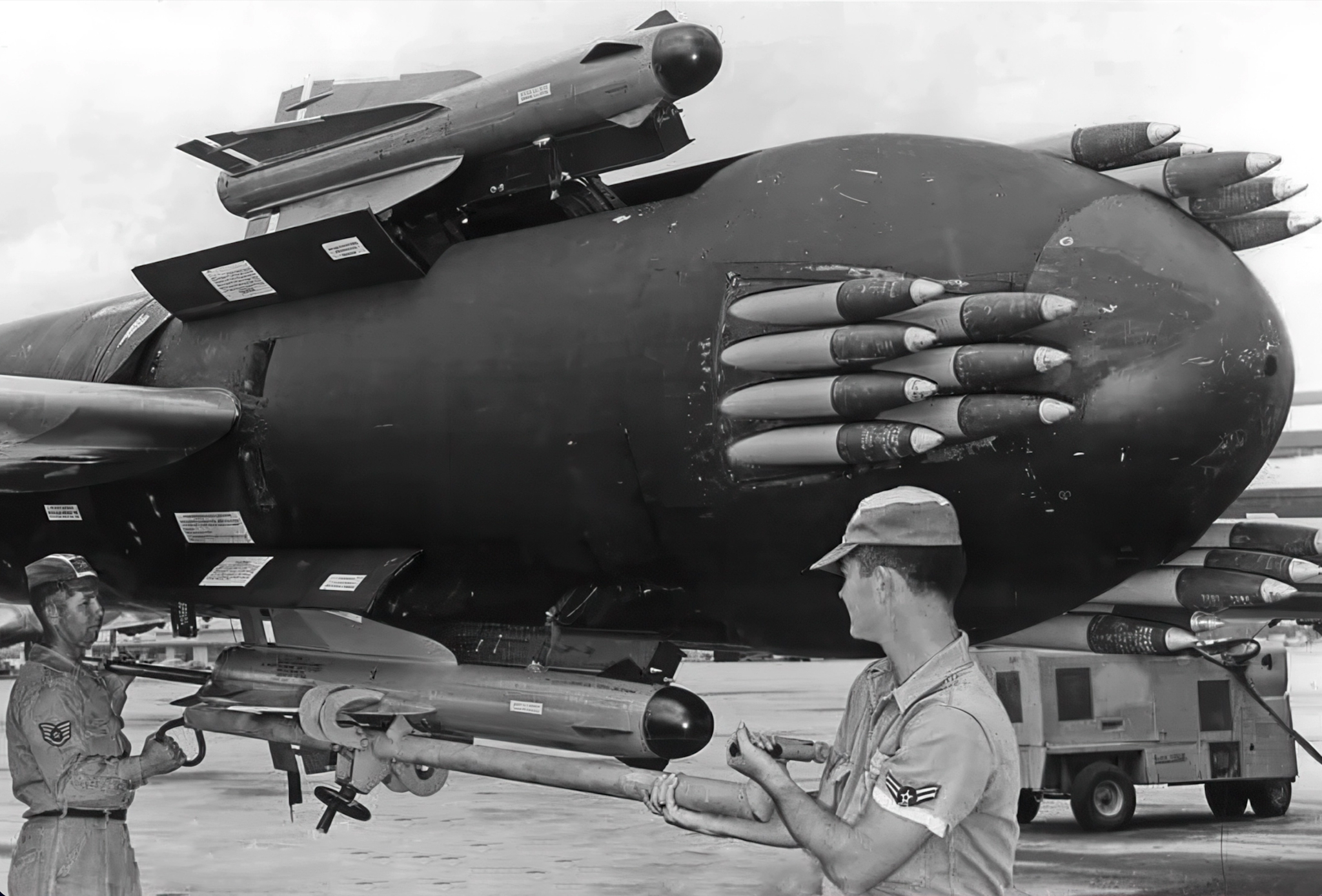 Jets - Ground personnel from the 76th Fighter Interceptor Squadron load ...