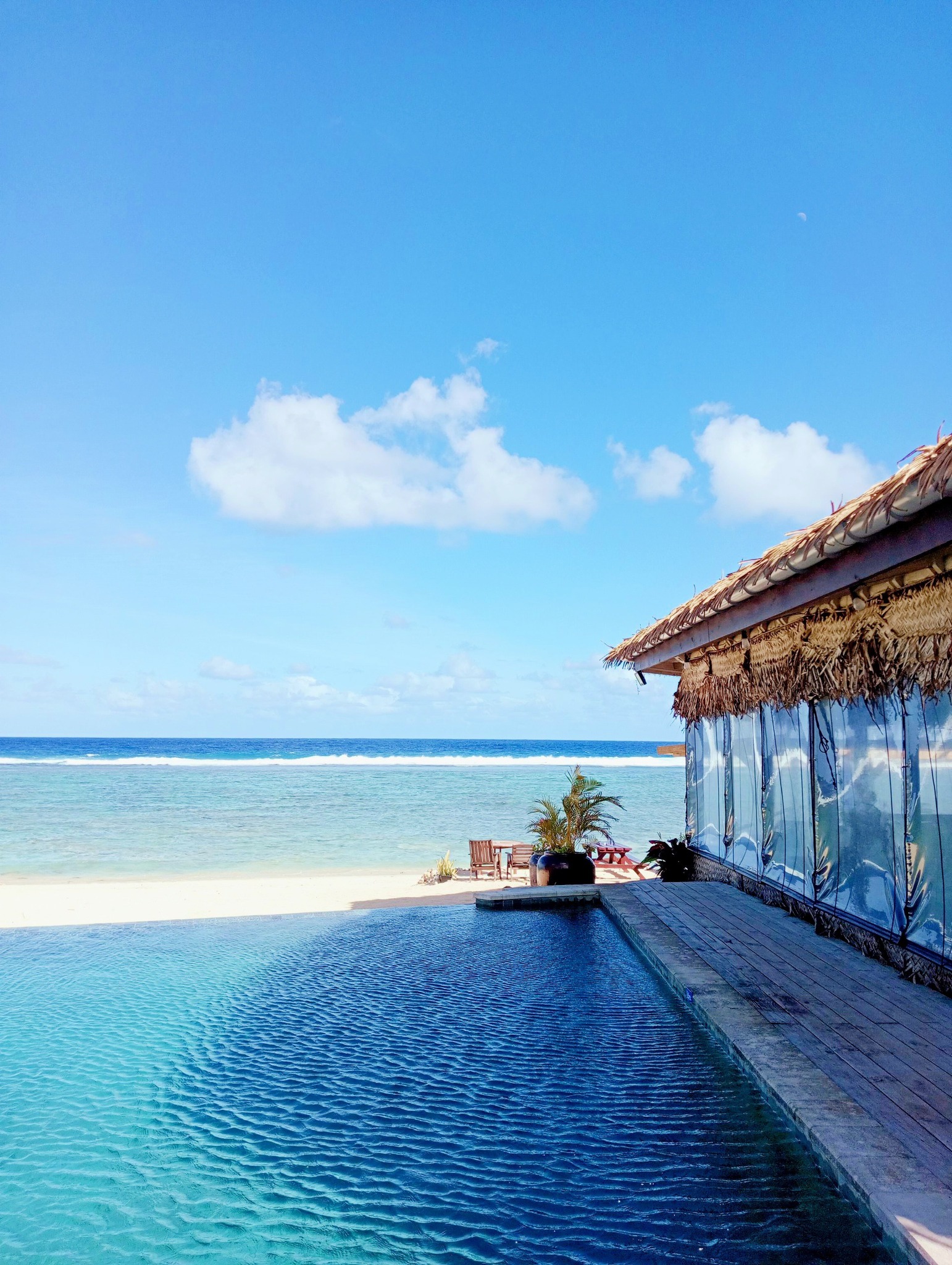 OTB - On The Beach Bar & Restaurant | Arorangi