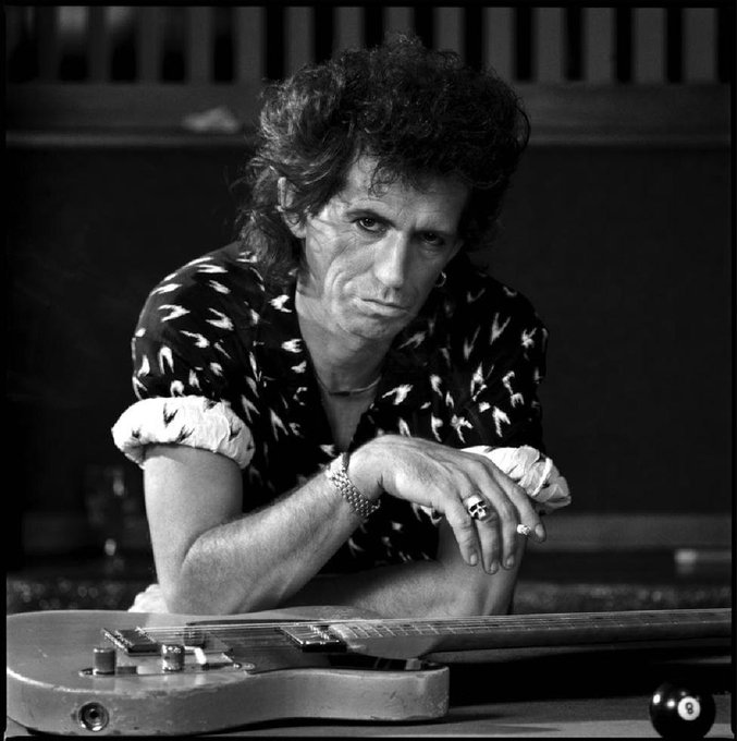 邦楽 KEITH RICHARDS 1988 Livebox Keith Richards hangs out at a Tribeca dive bar back in 1988, right