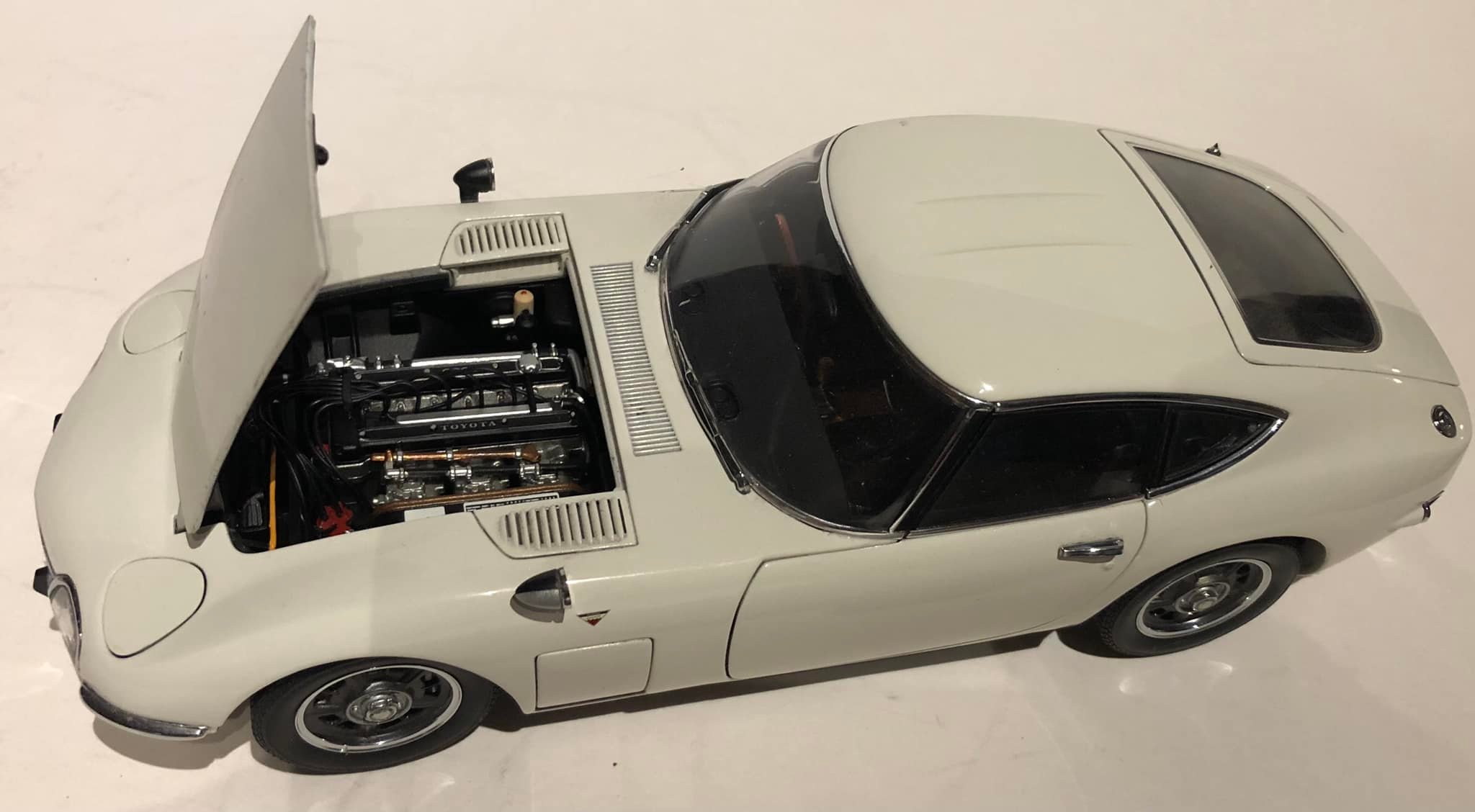 Toyota 2000GT! 😍 Diecast modelcar 1/18 scale