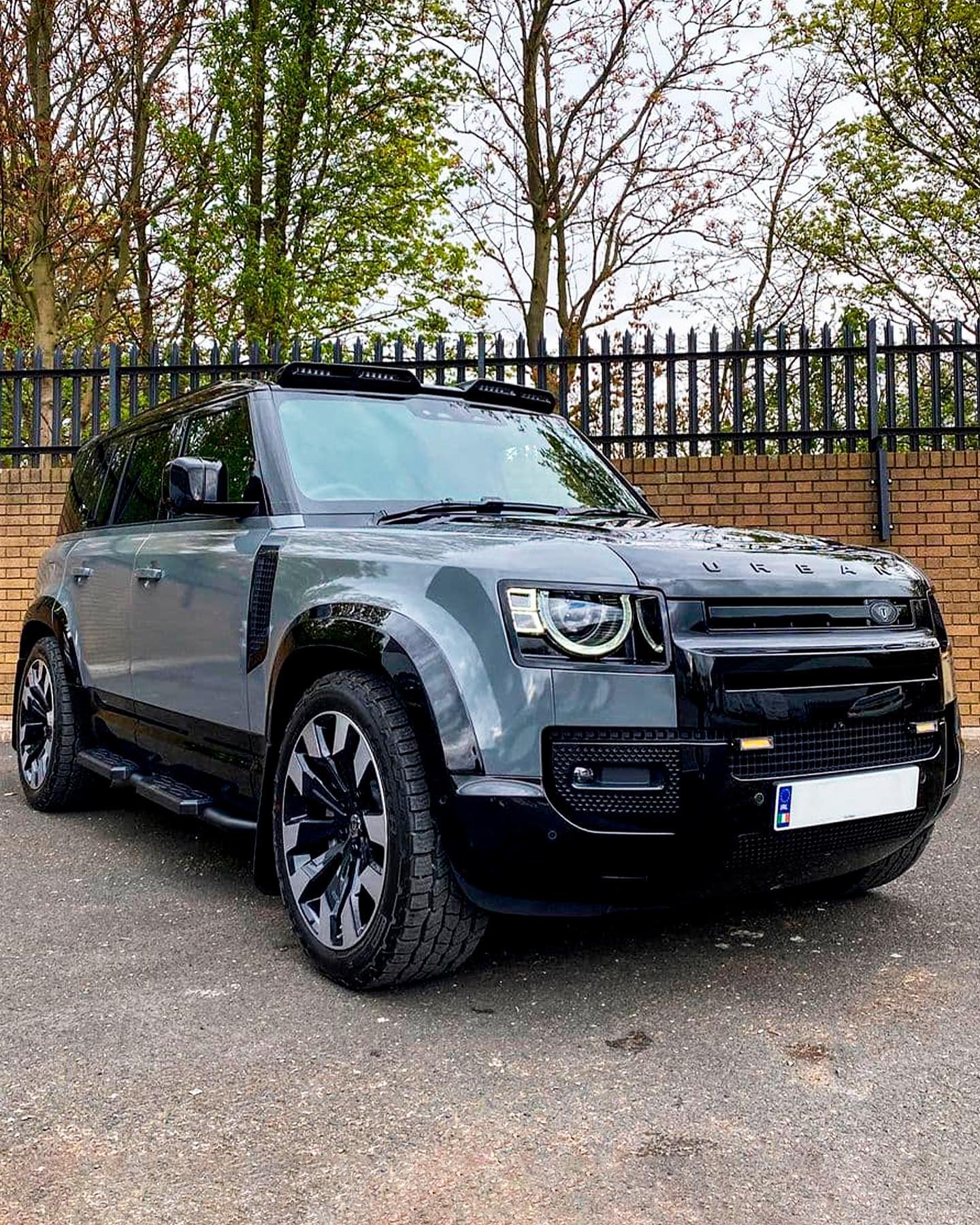 🚙 Land Rover Defender Urban ⁣⁣⠀ 📸... - MCV - Musical Car Vlog | Facebook