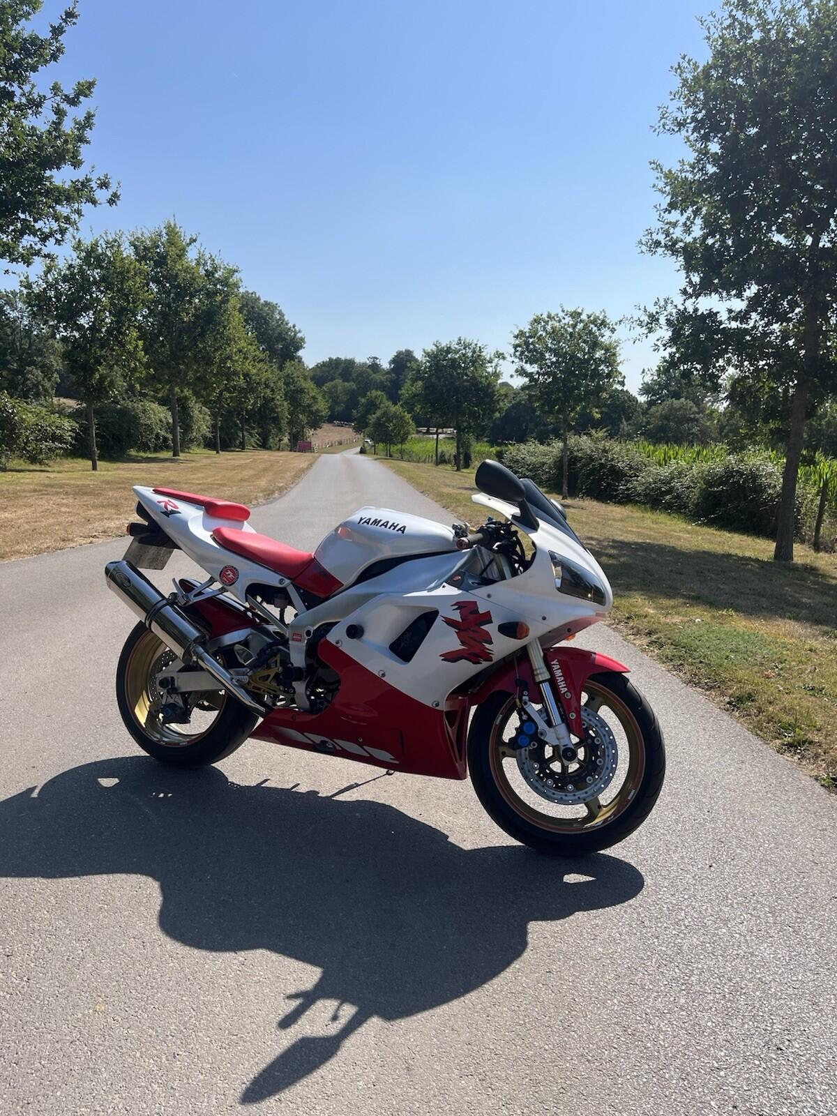 The 1999 Kawasaki Ninja ZX9R C2 is a legendary sportbike that