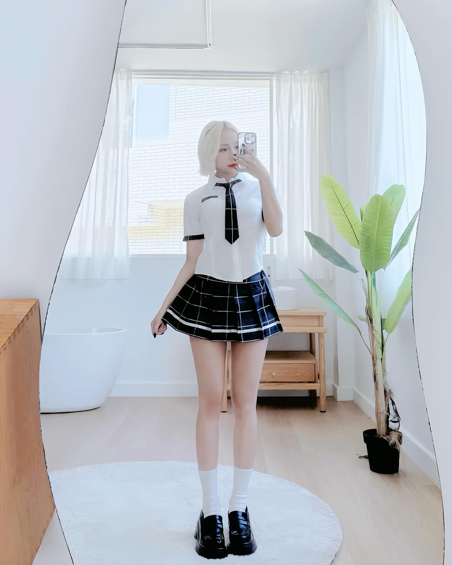 Whitney 卉妮 - Whitney 卉妮 added a new photo.