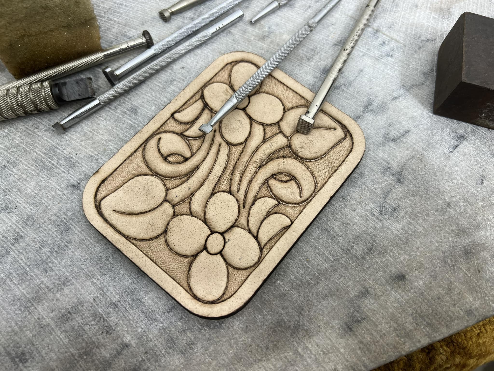 leather carving アオタテハモドキのレディーバレッタ leather carving