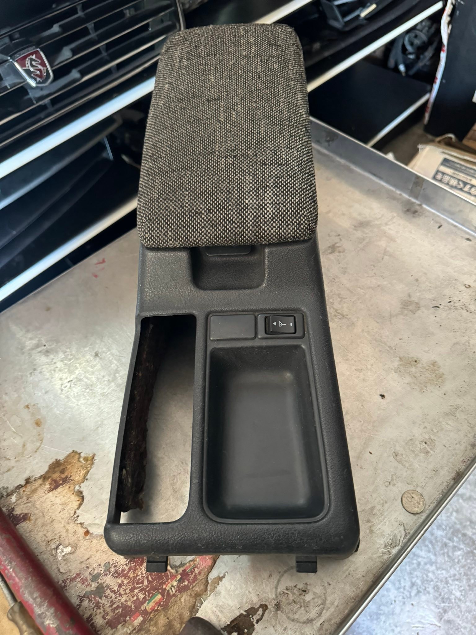 nissan cefiro a31 mt armrest console 014-321 7483