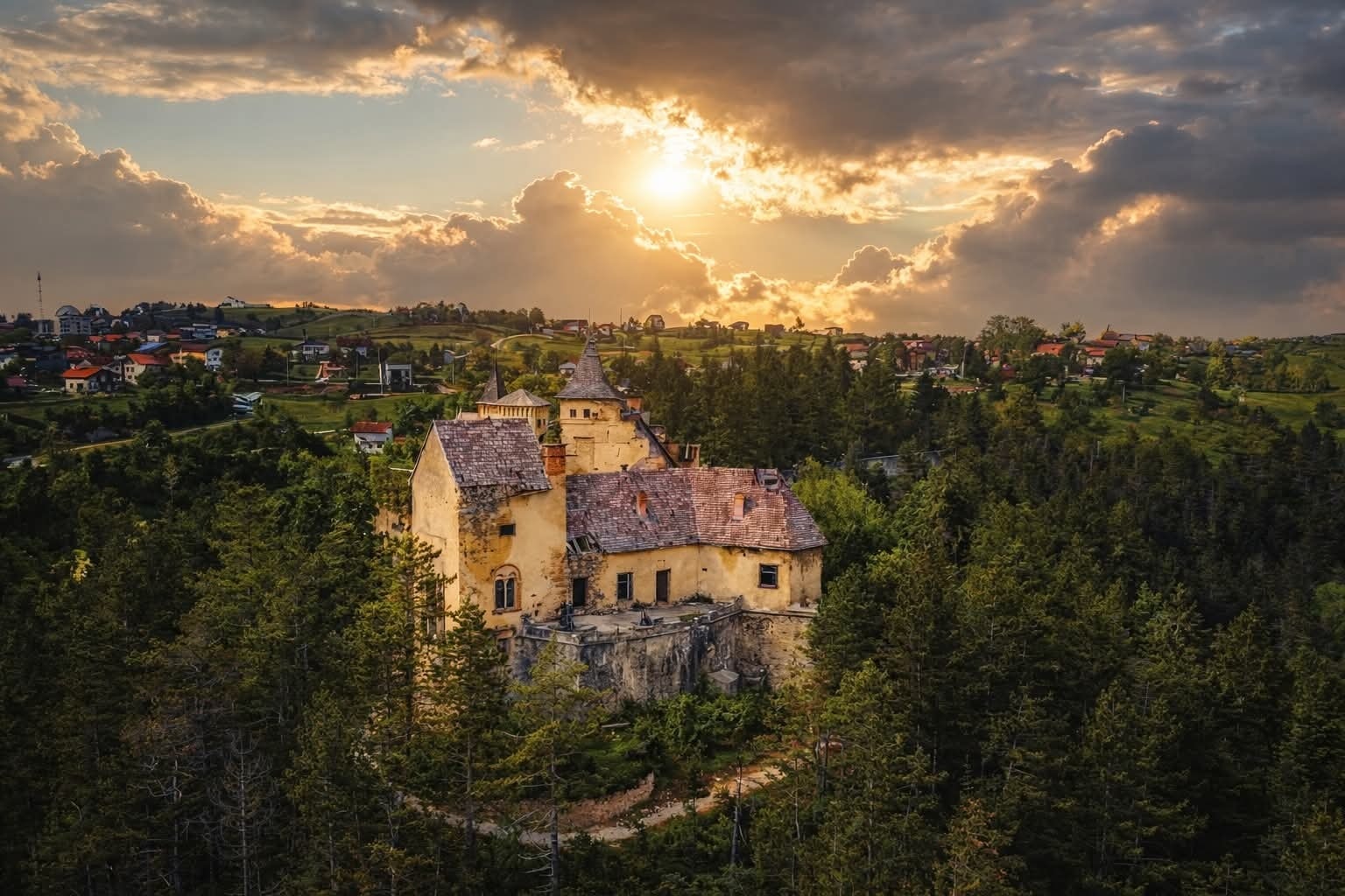 VISIT - 🏰 Tvrđava Ostrožac – kameni čuvar Krajine koji oduzima dah Ako ...