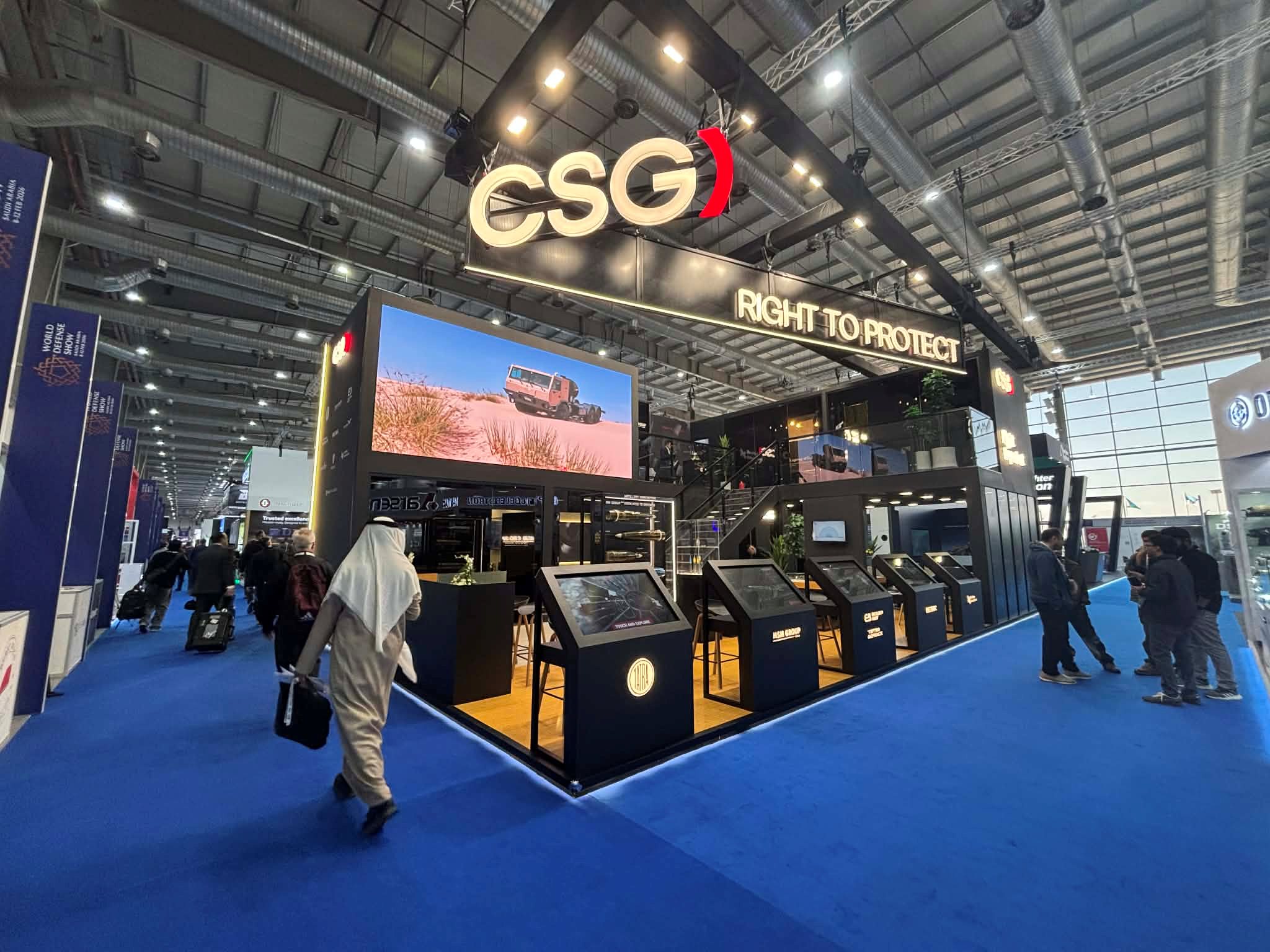 TATRA - Stánek společné expozice se skupinou CSG, na kterém aktuálně ...
