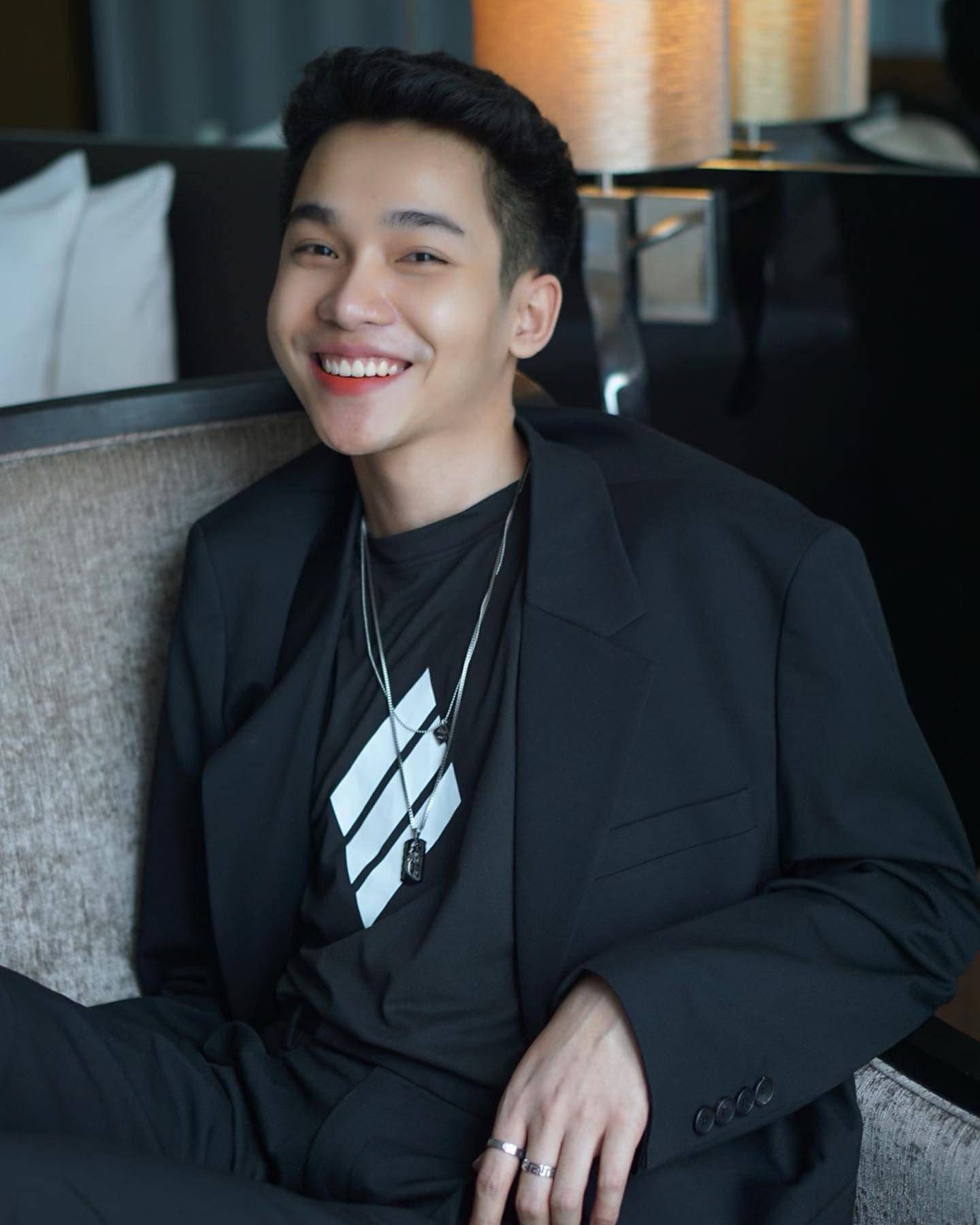 BestHlim - ยิ้มจนแก้มจะแตก 😂 Instagram: best_hlim