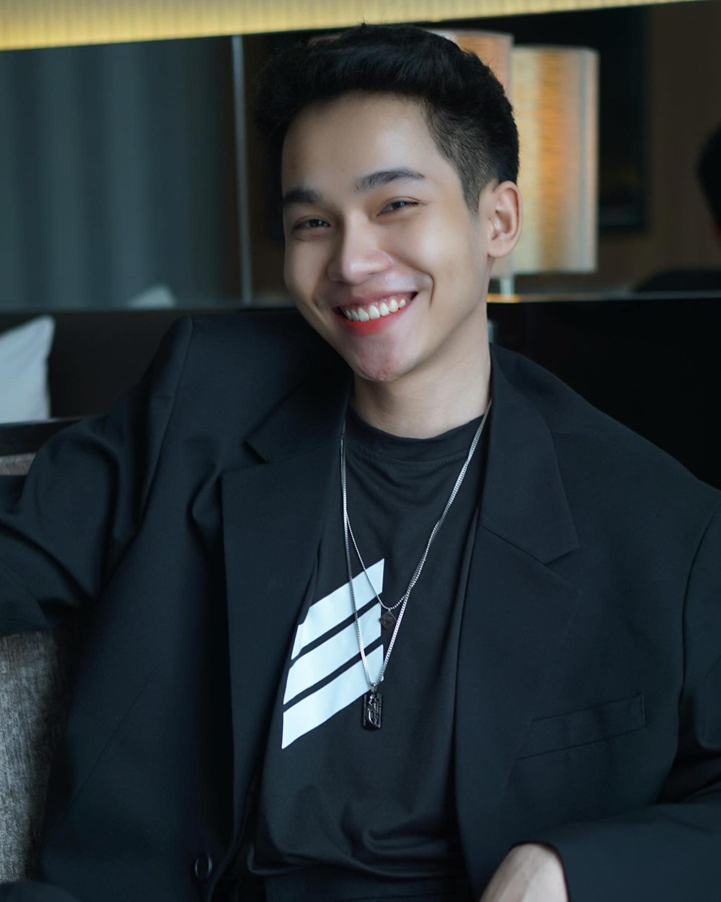 BestHlim - ยิ้มจนแก้มจะแตก 😂 Instagram: best_hlim