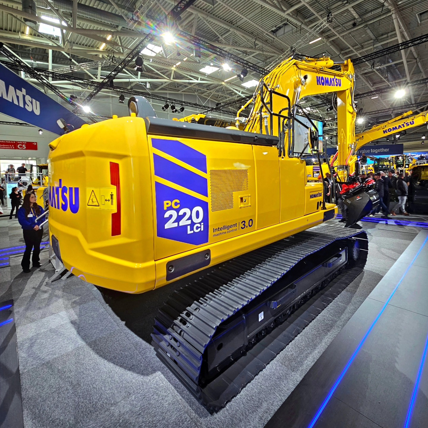 Danish Construction Channel - Komatsu also showed us their new Dash 12 ...