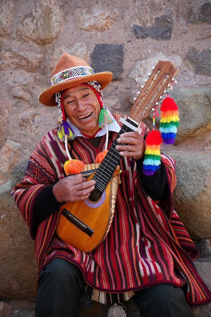 Valle - 📌 El charango es un instrumento musical andino, un pequeño ...
