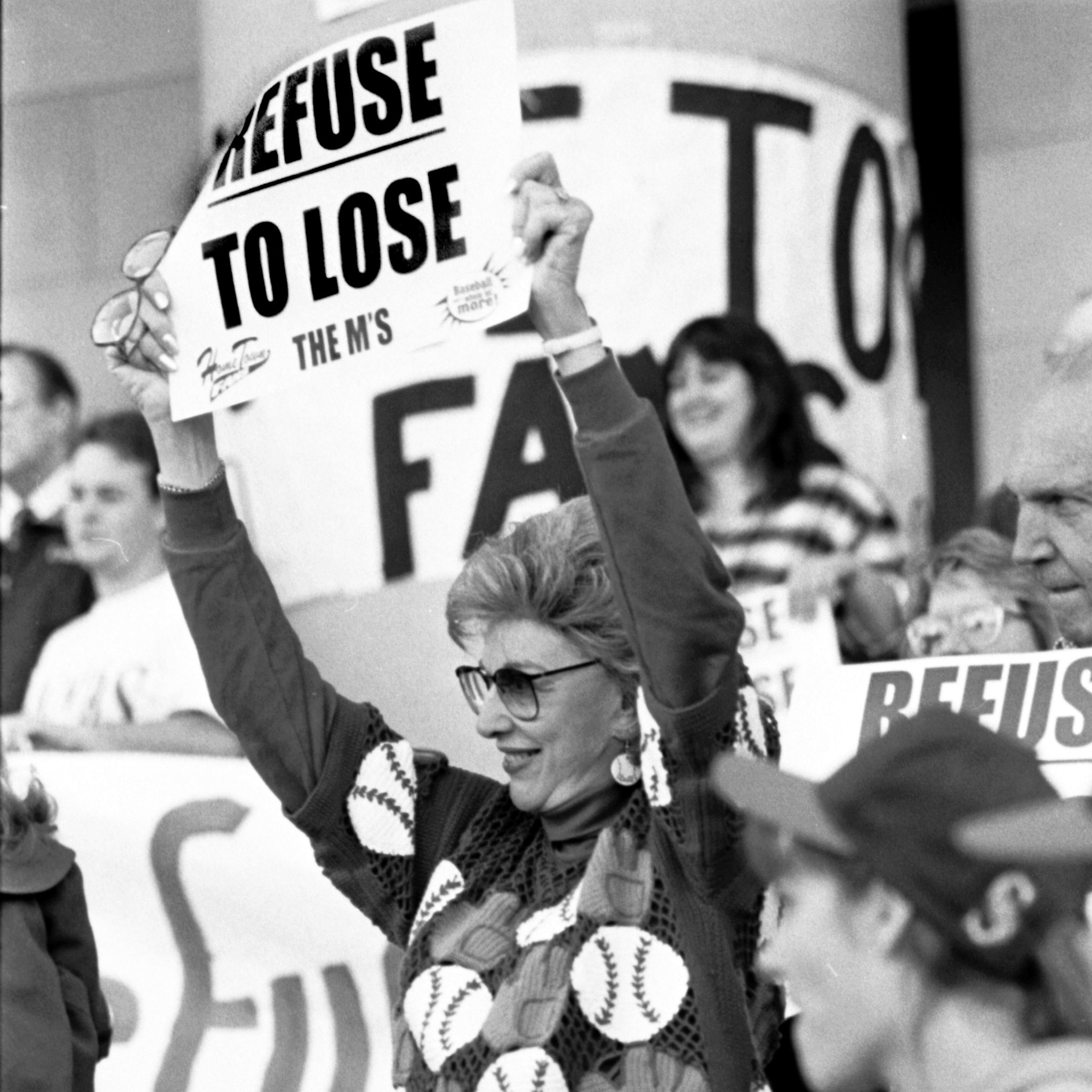 Washington - Seattle Mariners rally on the steps of the steps of the ...