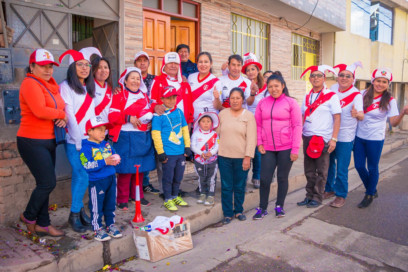 Micro Finanzas - CAJA AREQUIPA - ENTREGA KIT MUNDIALISTA -GANADORES ...