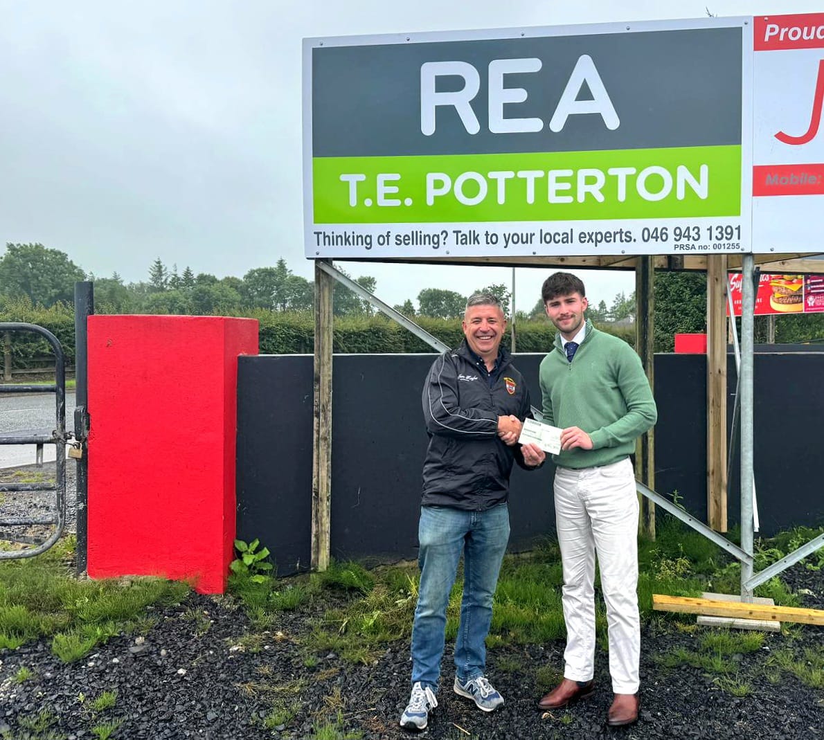REA - 🔴⚫🔴⚫ Elliott Potterton handing over a cheque to Patrick Kearns of ...