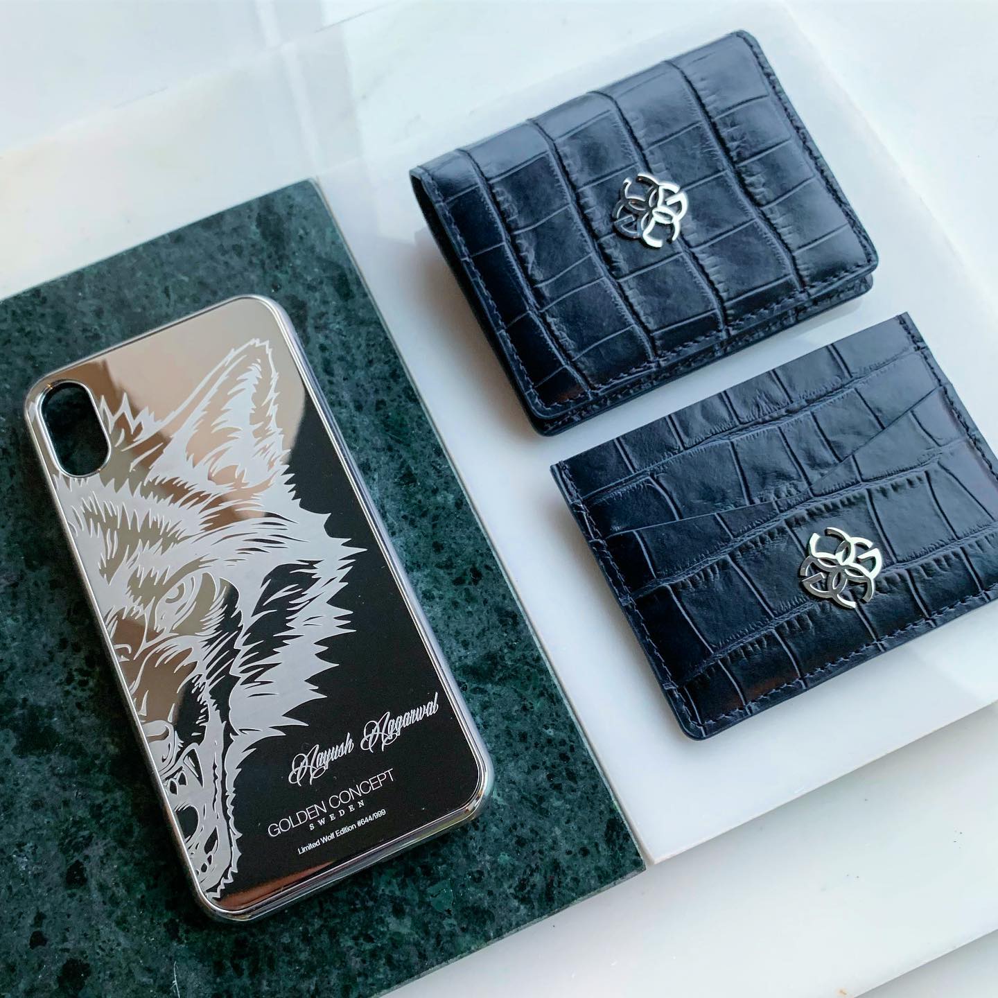 Golden - Customized Limited Wold Edition together with Leather 