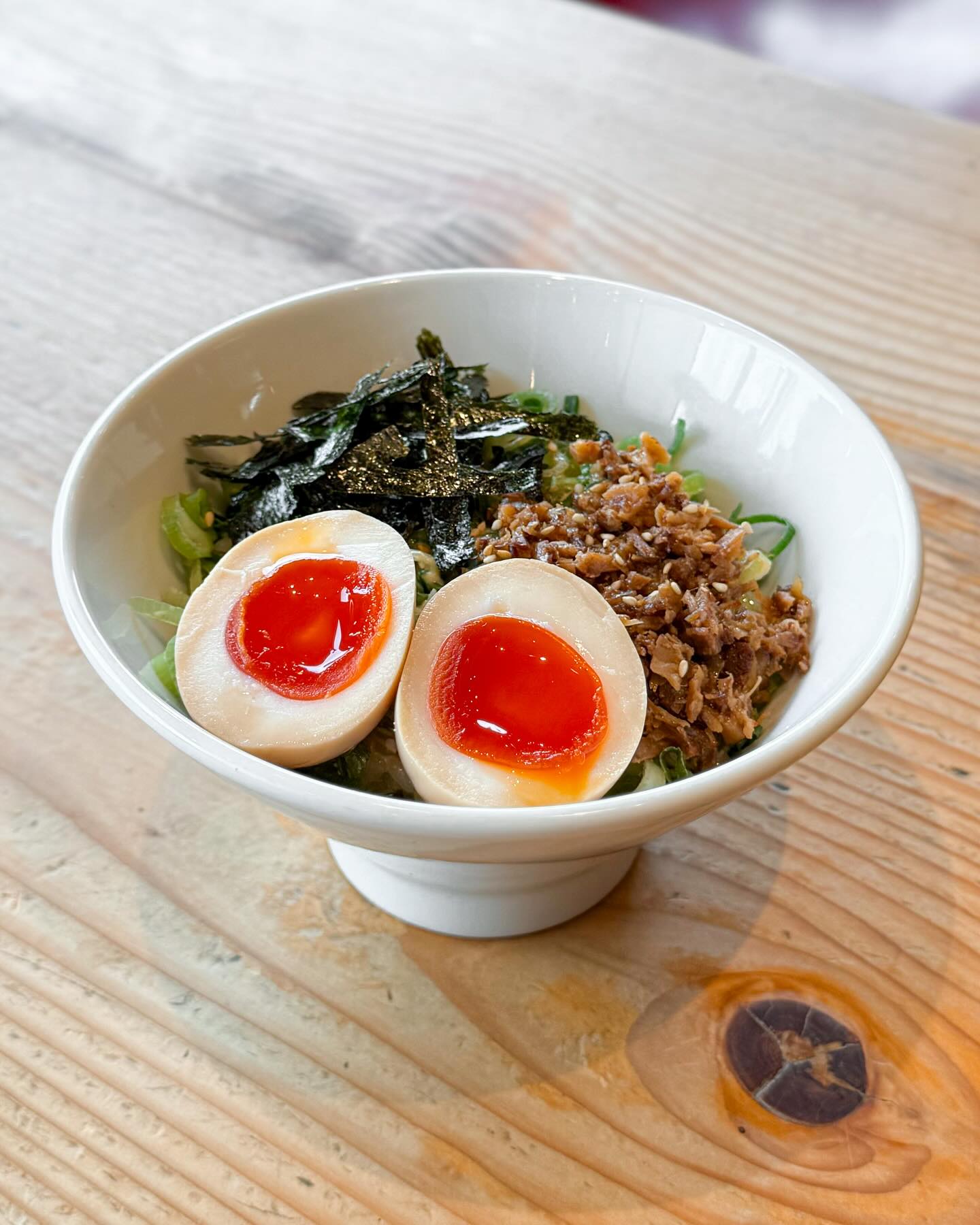ずんどう屋の「味玉丼」は、 しっかりと味付けされた刻みチャーシュー 