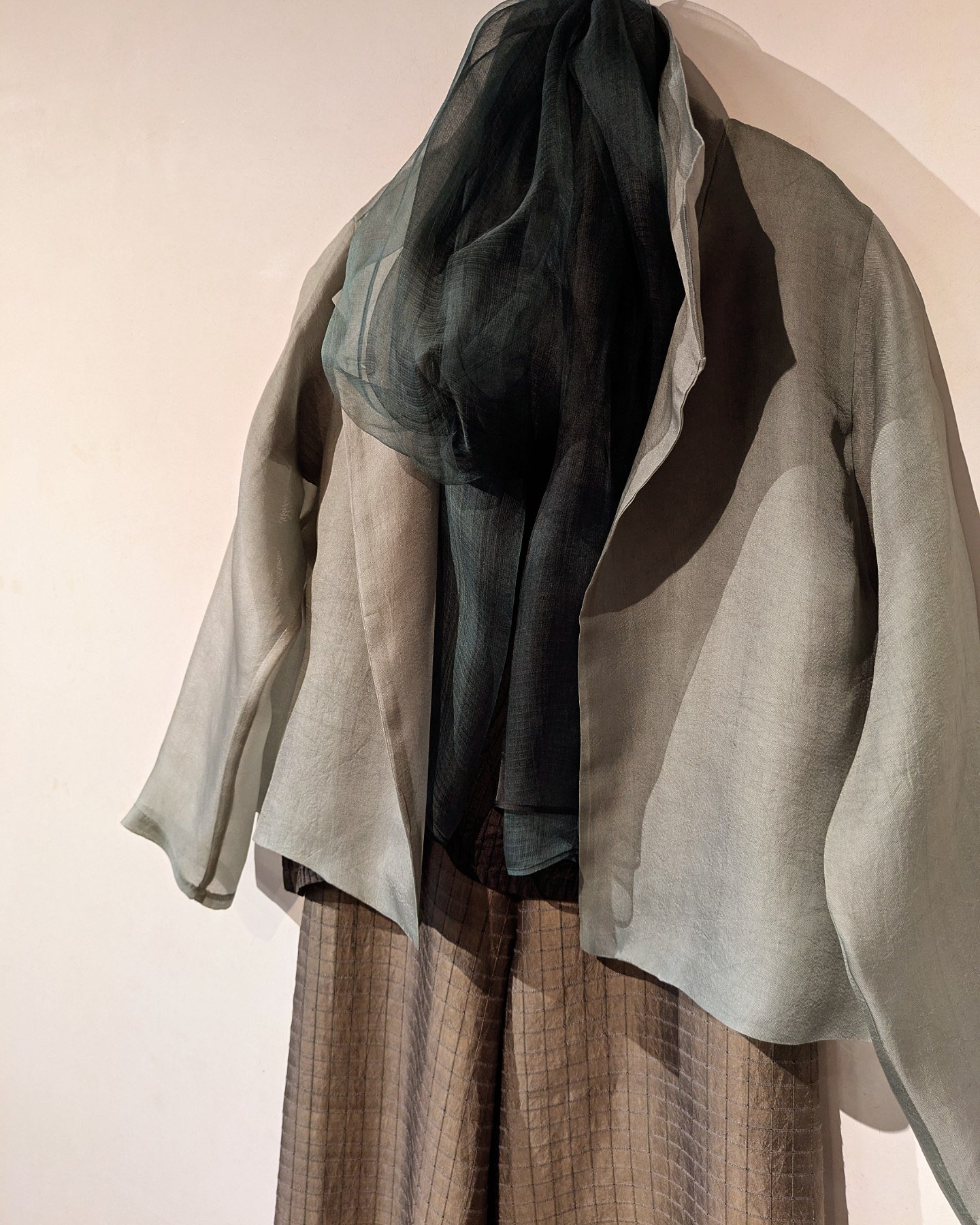 原口良子 夏の衣展」オーガンジー素材の軽やかなきれいめショート丈 