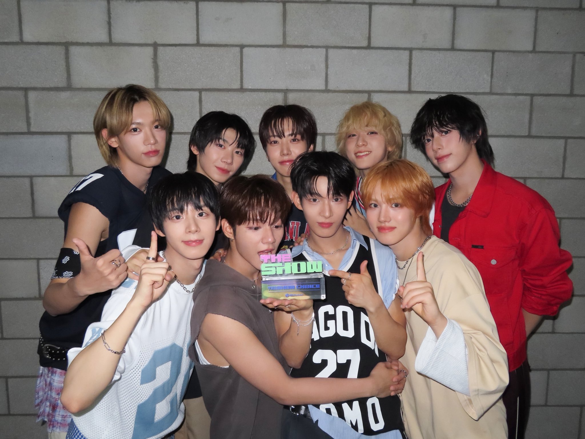 CONGRATS, AHOF! 👏 Exactly one week after debuting with their EP