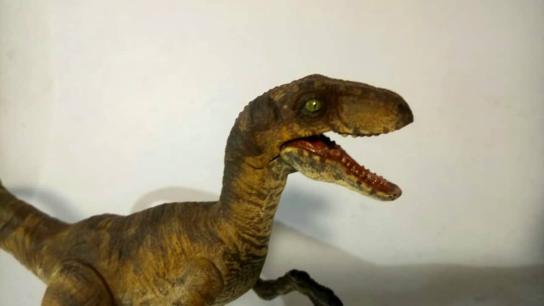 Female velociraptor TLW style... - Prehistoric Expressions