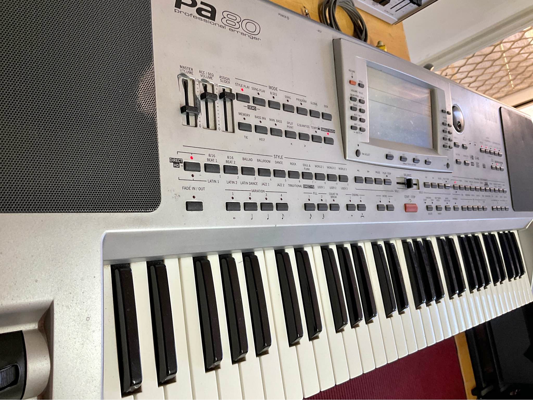 KORG PA80 arranger ROAD CASE for part, repair - Electronic Keyboards ...