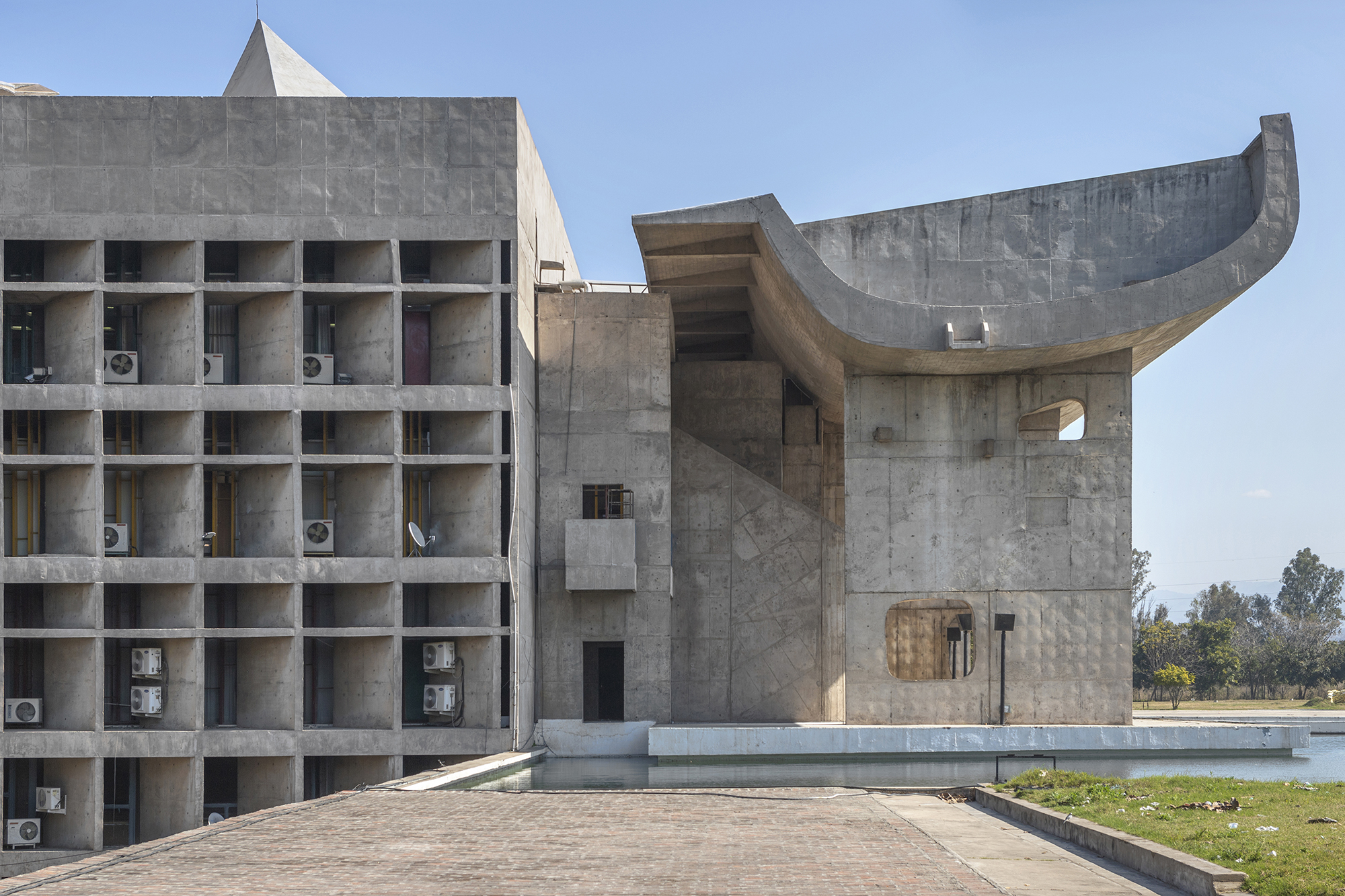 Open Hand monument Le Corbusier Chandigarh, India (1951)