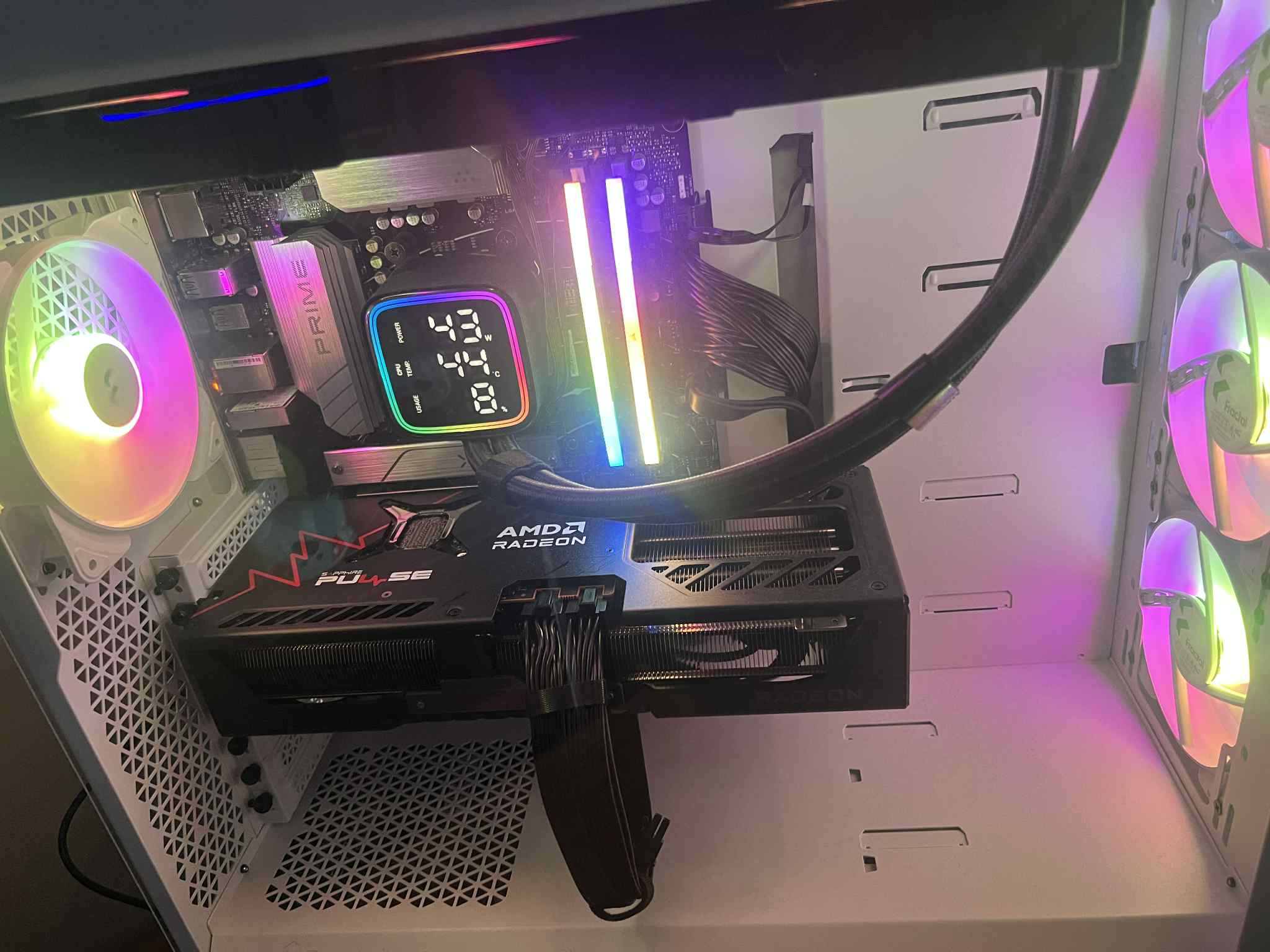 The SAPPHIRE PULSE AMD Radeon RX 9060 XT 16GB prioritizes your