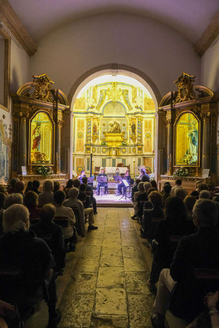 c-mara-na-serenidade-da-igreja-matriz-de-nossa-senhora-da-piedade-na