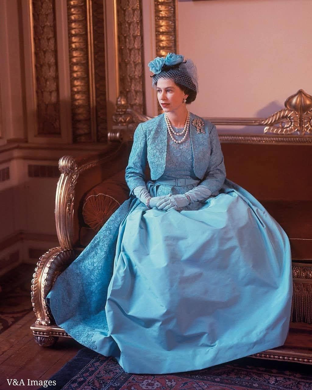 queen elizabeth blue dress II's 1960 royal wedding attire ruffled prom dresses Lulus | Black Tie-Back Size:14y