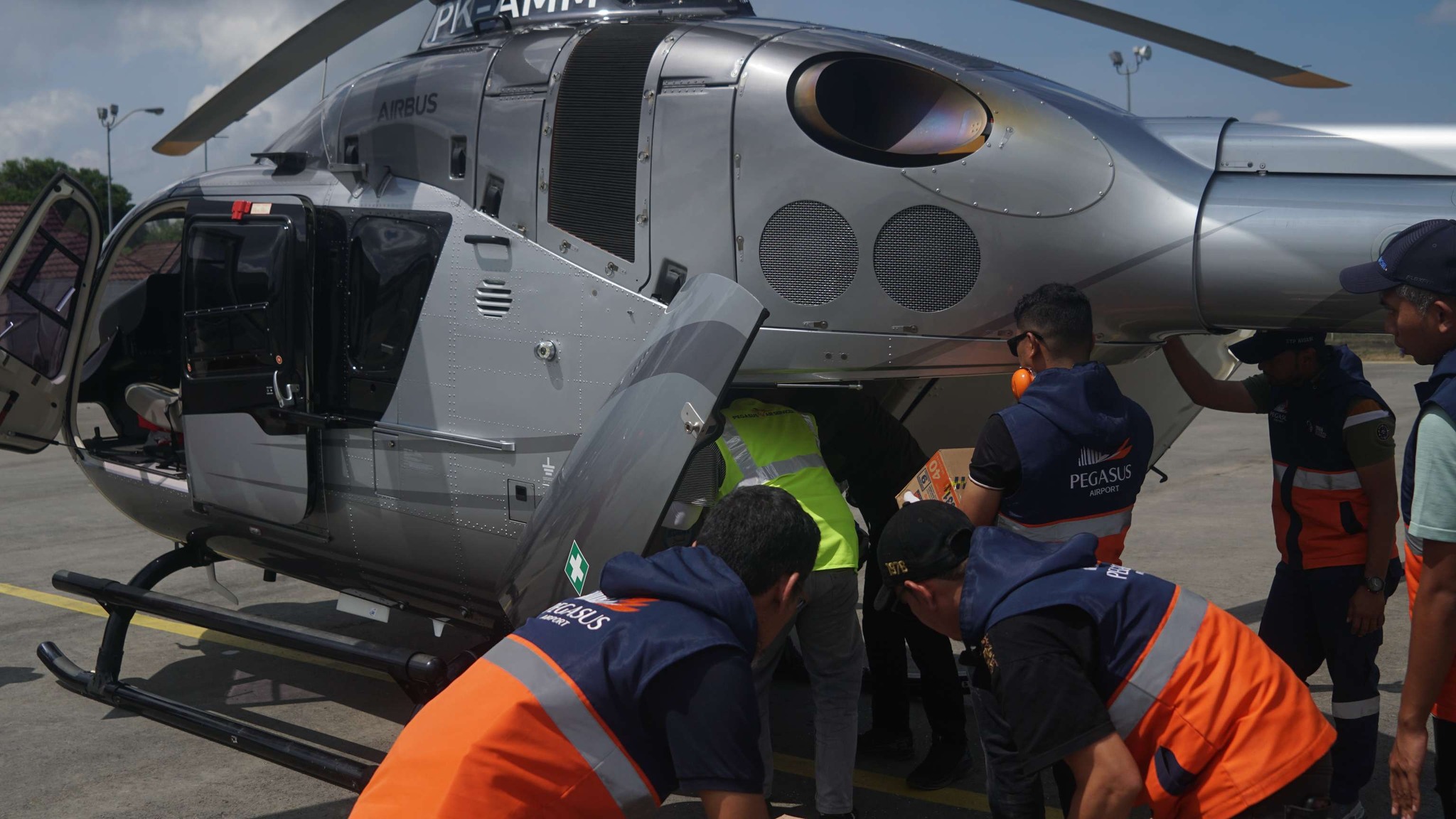 Airbus - We have delivered our first five-bladed #H145 to the Norwegian ...
