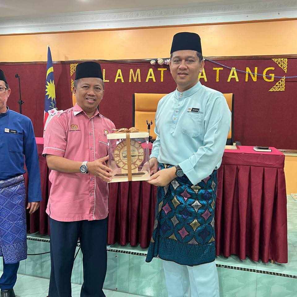 Sekolah... - Sekolah Menengah Agama Parit Raja(SMAPR)
