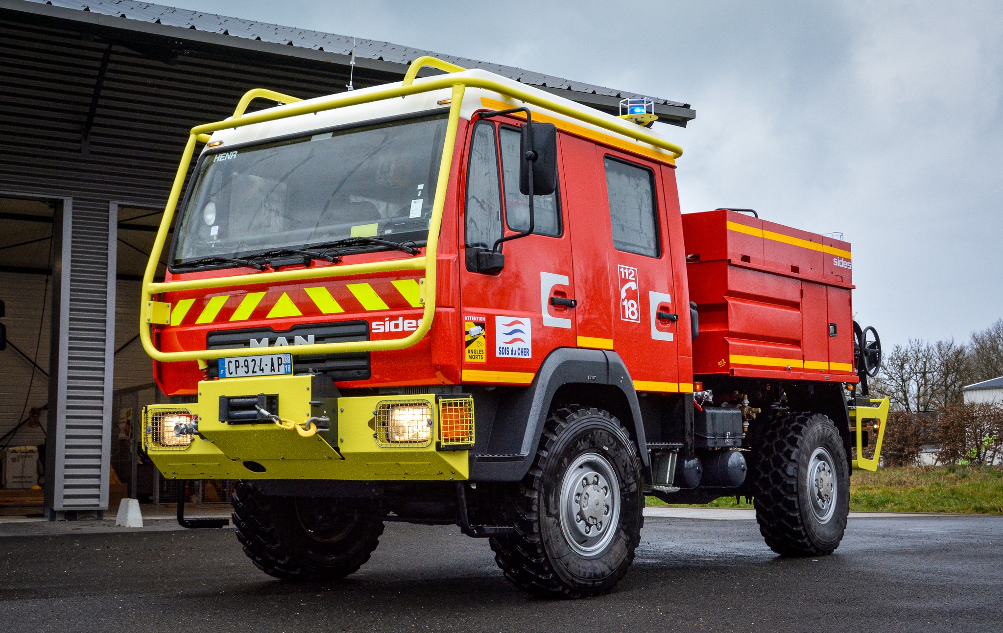 Décalcomanies "Secours Ambulatoires" Jaunes – échelle 1/87 – Pour Modélisme – Marque INTERDECAL