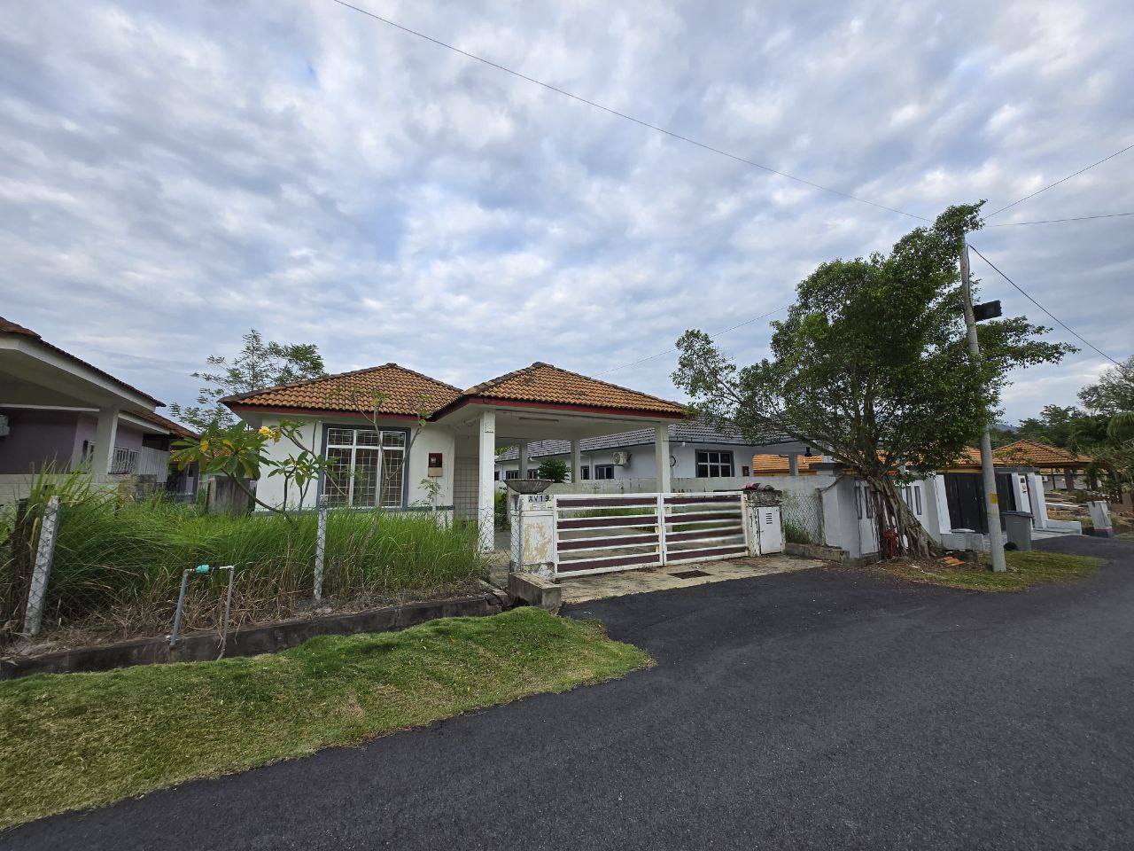 Bungalow Single Storey at Angsi Ville, Taman Tuanku Jaafar (TTJ ...