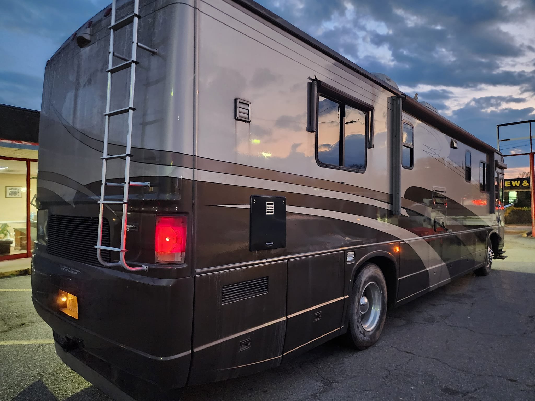 2003 National RV Country Coaches islander 9402 - RVs & Campers ...