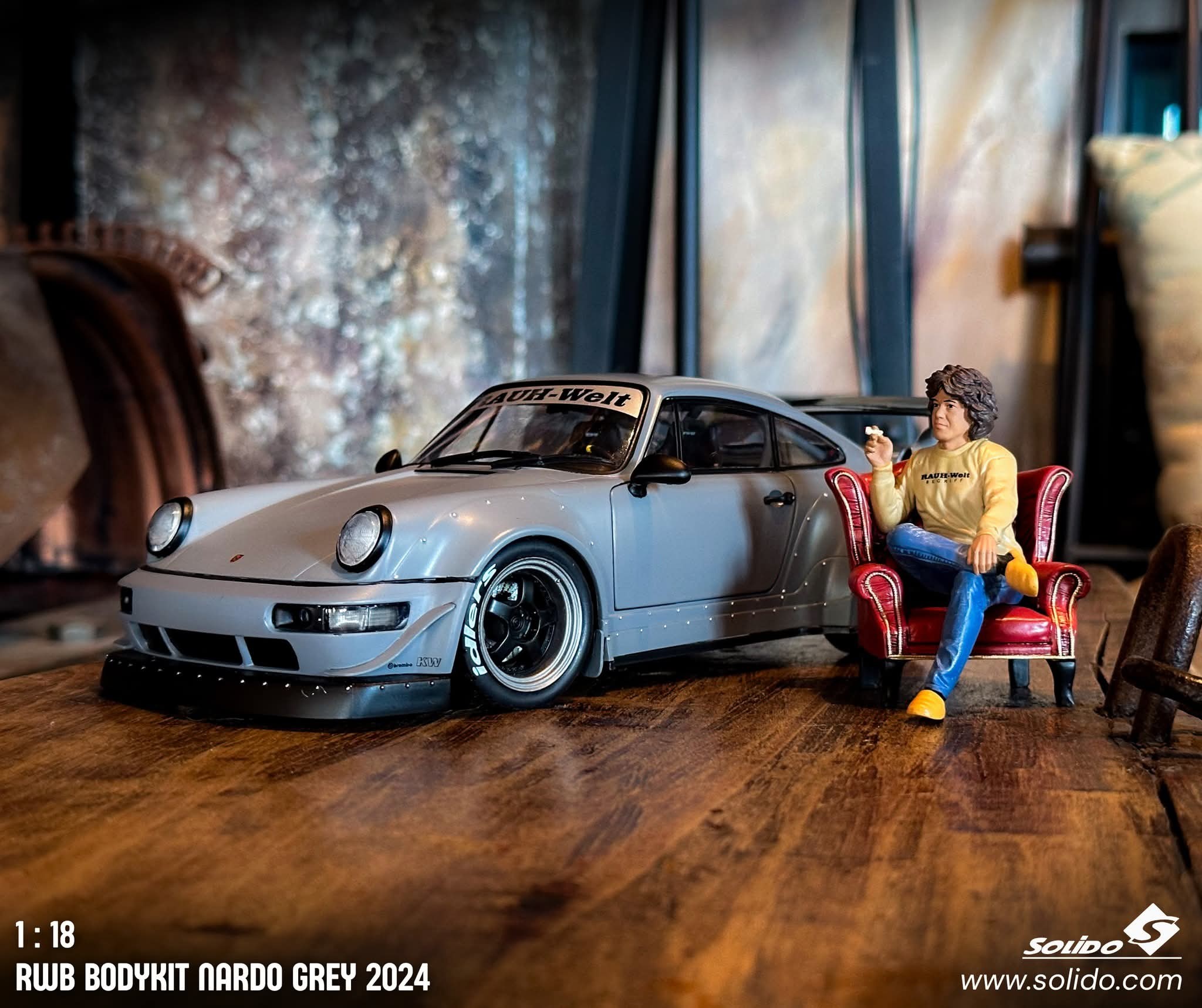 Soon 🚩🚩🚩🚩 1:18 Porsche 911 RWB with Akira Nakai Figure – Matt