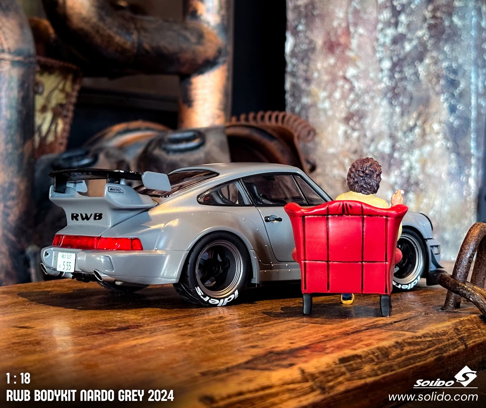 Soon 🚩🚩🚩🚩 1:18 Porsche 911 RWB with Akira Nakai Figure – Matt