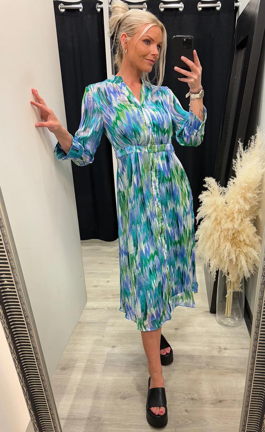 Centro - 💥 Filine midi dress - storm print -Verð nú 5.000 (áður 19.990 ...