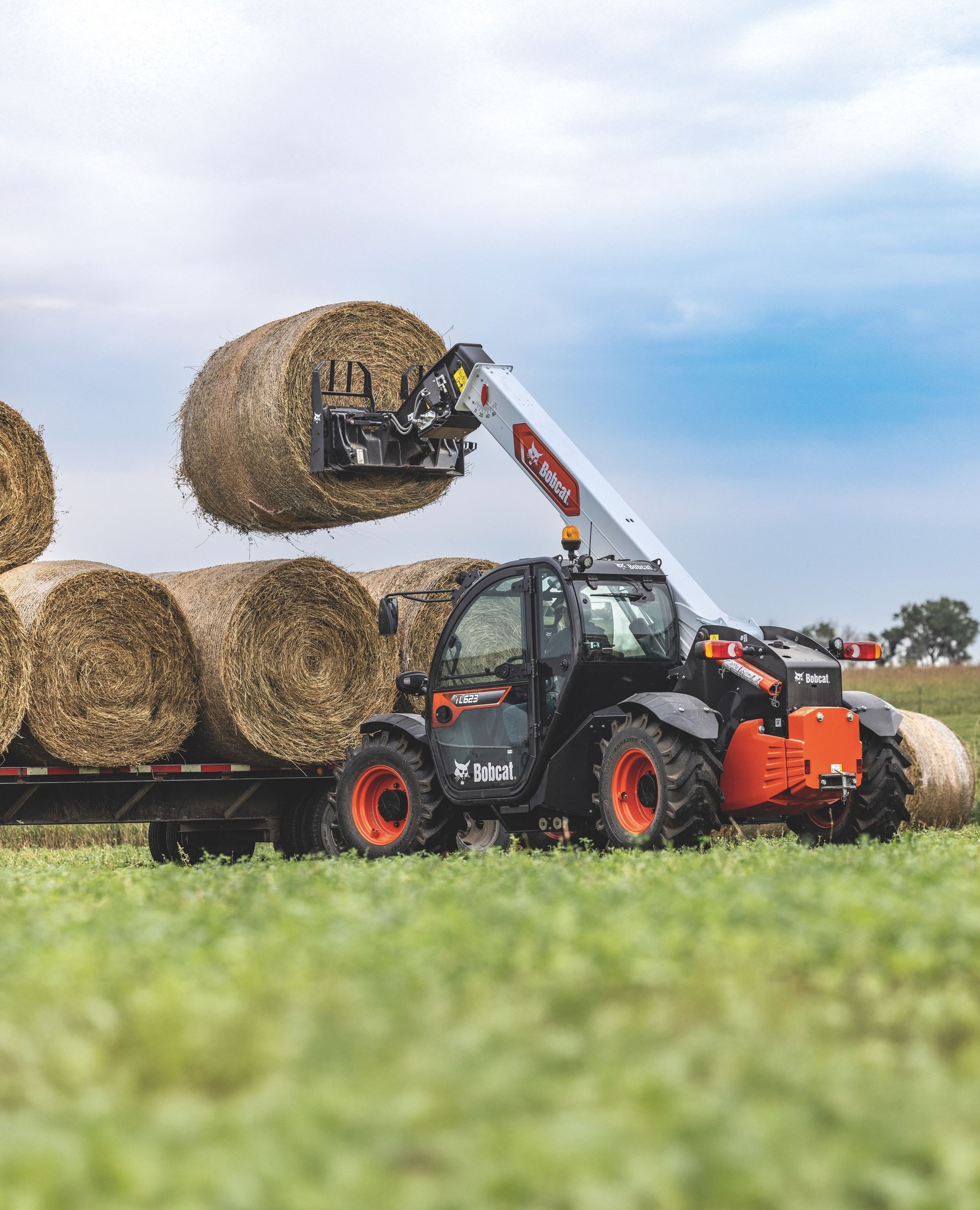 Bobcat - Stack it. Move it. Master it. 🚜💯 The Bobcat TL623 Telehandler ...