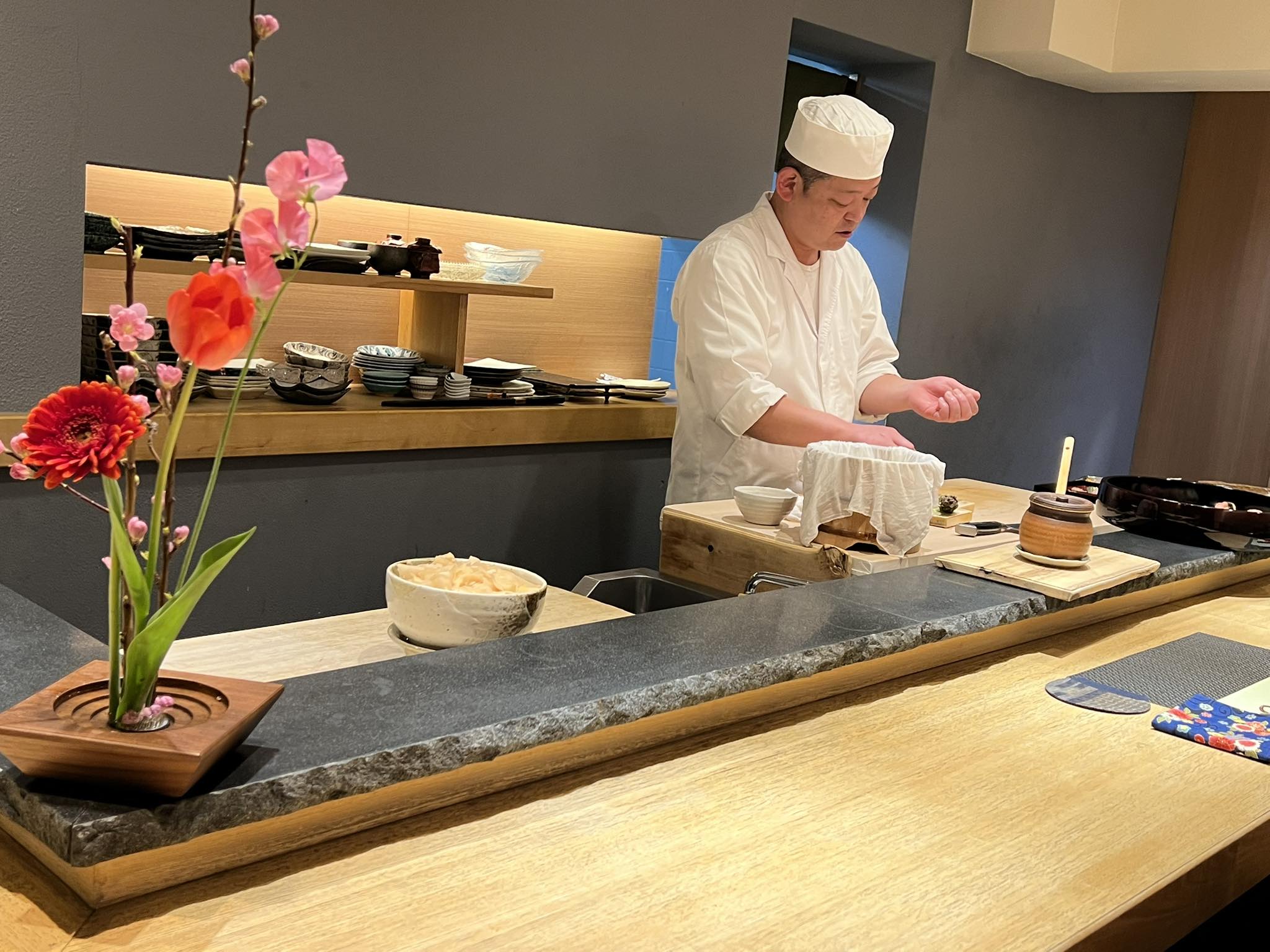 Insea - インシー麹町店 - 【麹町店】 11:00〜マグマヨーガベーシックのレッスン🤗 こちらの優しくて爽やかな柏竜司先生がお待ちして ...