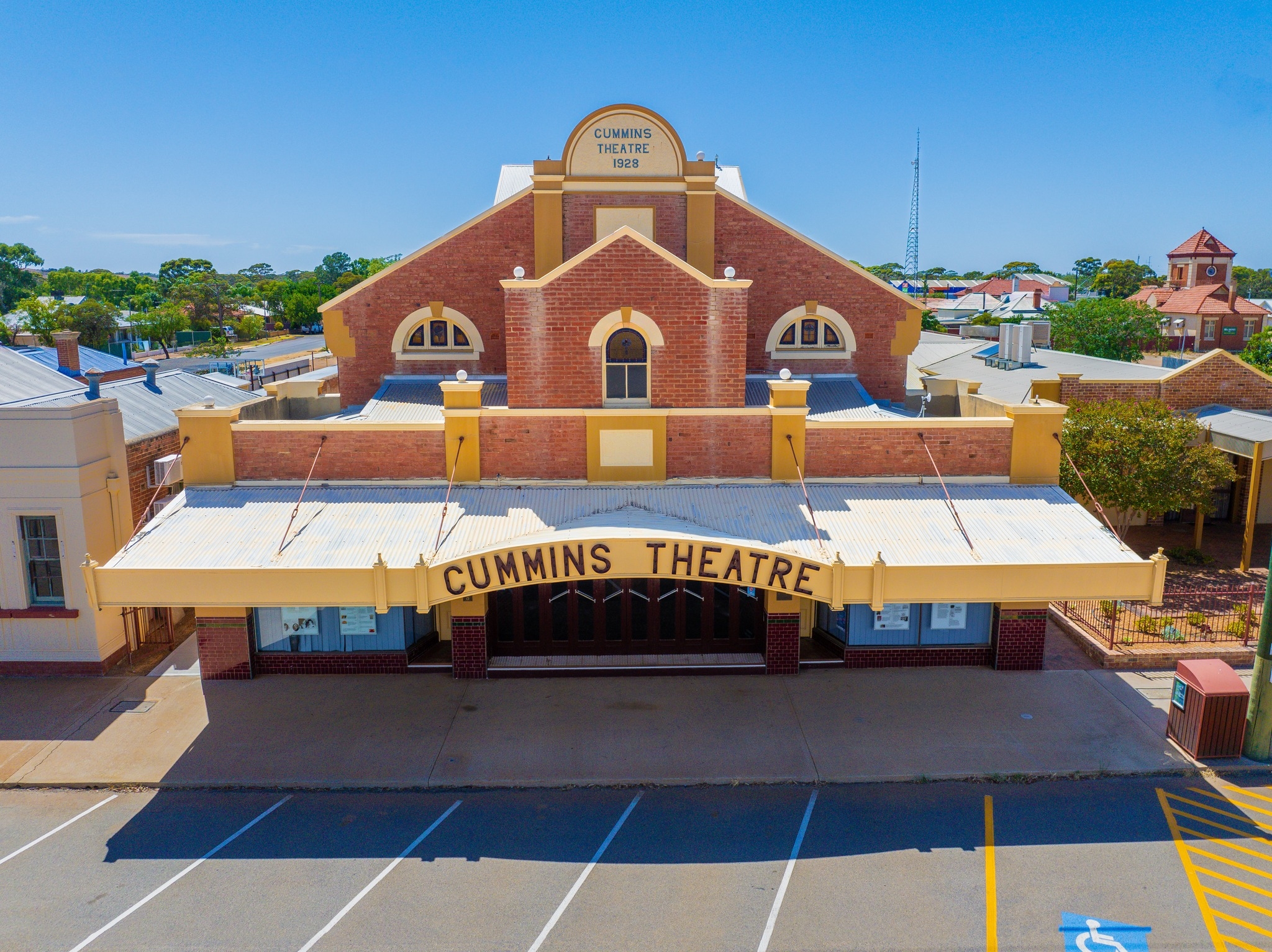 Cummins Theatre - Fancy coming to the 𝐏𝐫𝐞-𝐇𝐚𝐫𝐯𝐞𝐬𝐭 𝐇𝐨𝐞𝐝𝐨𝐰𝐧... | Facebook